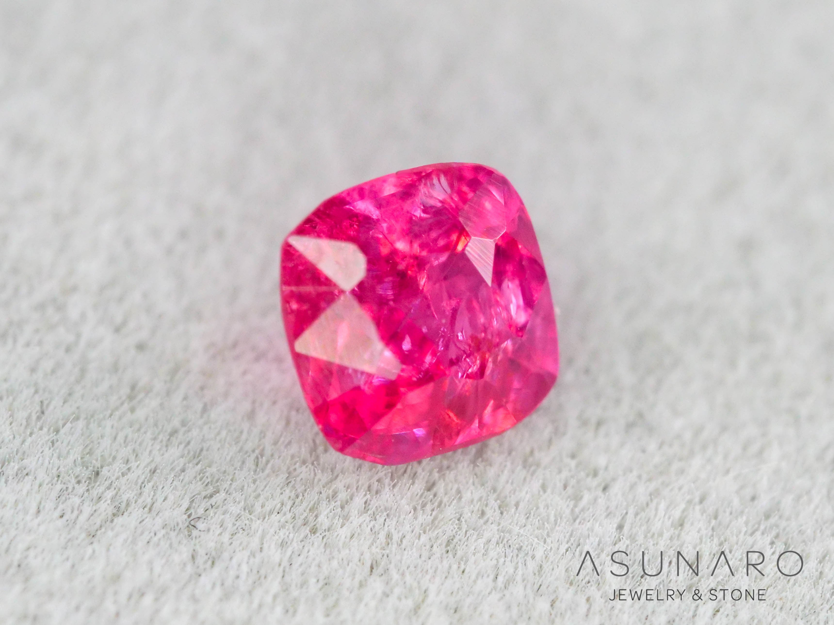 ジェダイスピネル 　クッションカット　ビルマ産　0.32ct　【260716-3444】