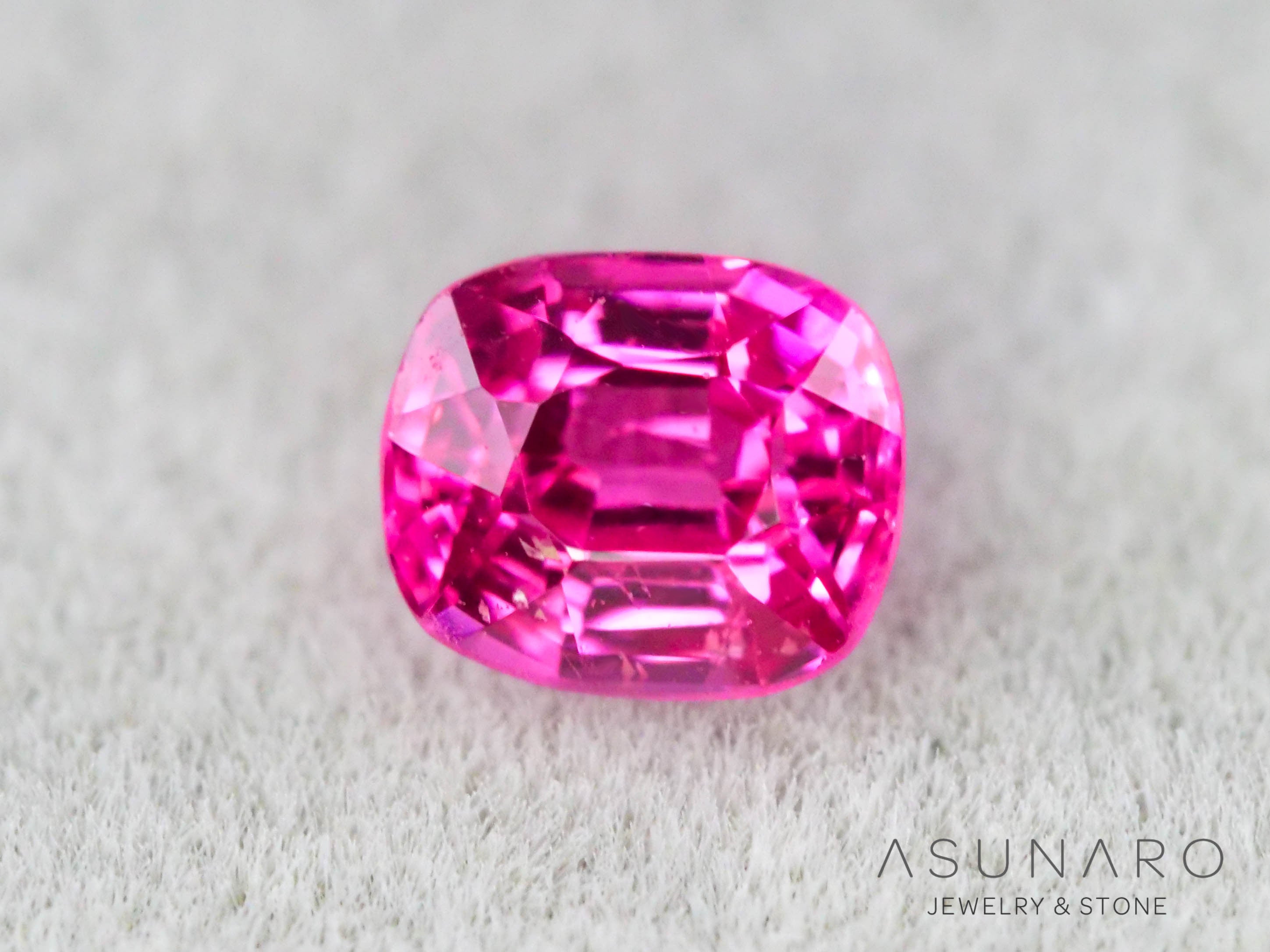 ジェダイスピネル 　クッションカット　ビルマ産　0.25ct　【260716-3445】