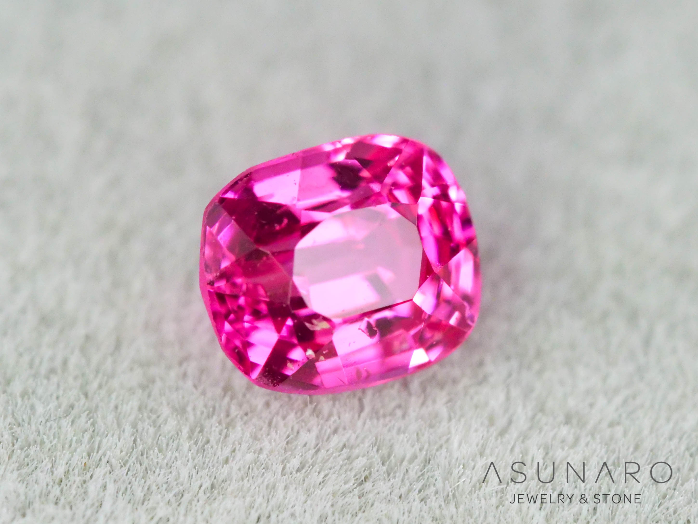ジェダイスピネル 　クッションカット　ビルマ産　0.25ct　【260716-3445】