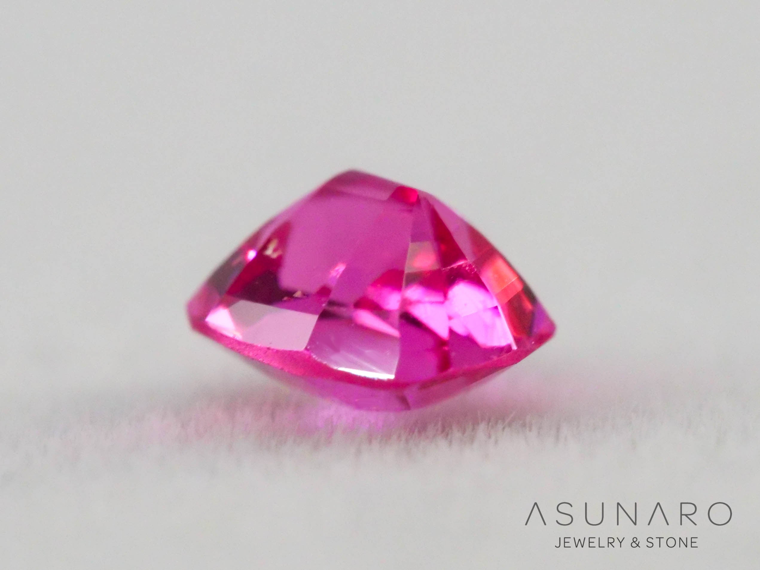 ジェダイスピネル 　クッションカット　ビルマ産　0.25ct　【260716-3445】