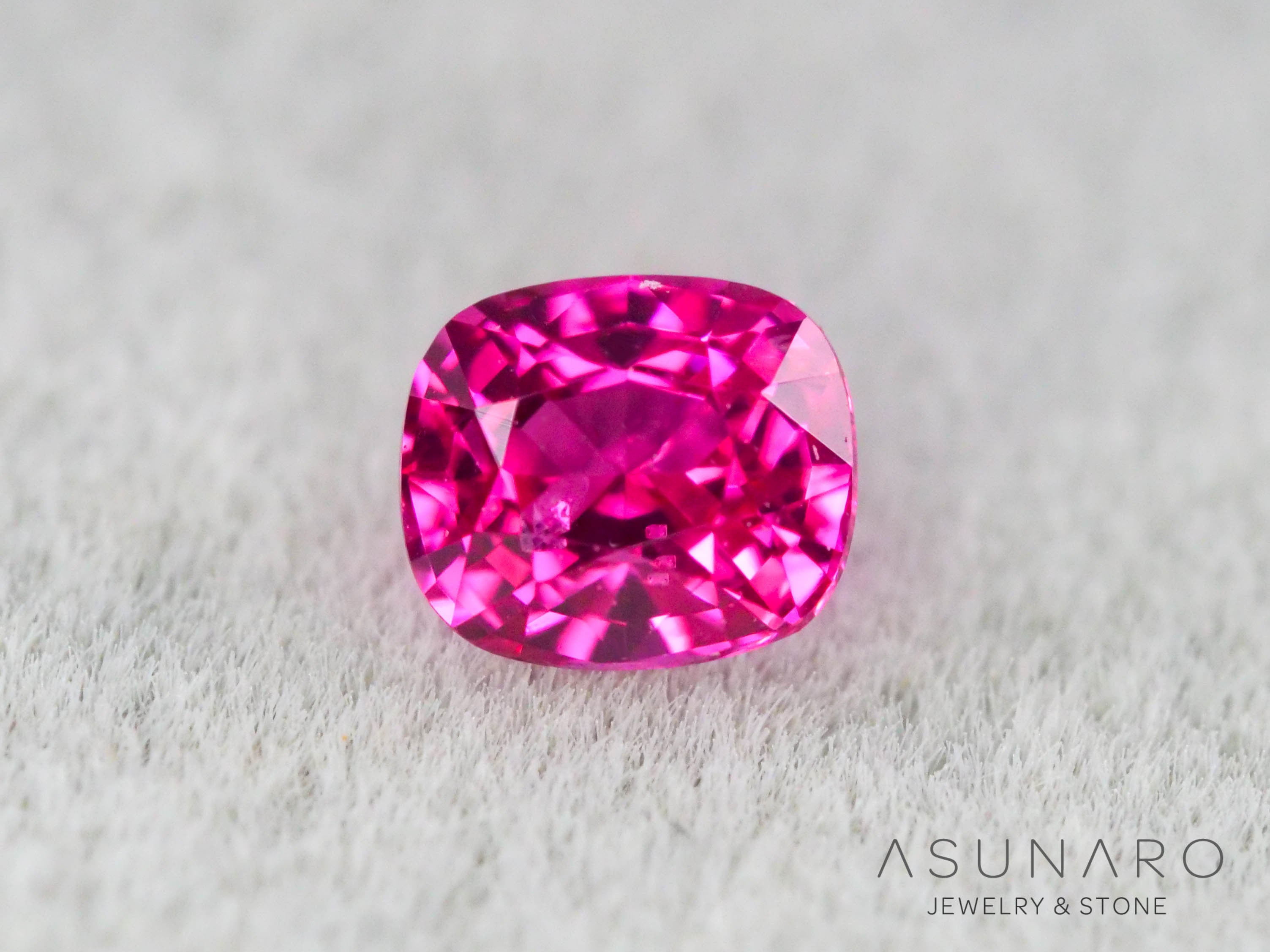 ジェダイスピネル 　クッションカット　ビルマ産　0.20ct　【260716-3446】