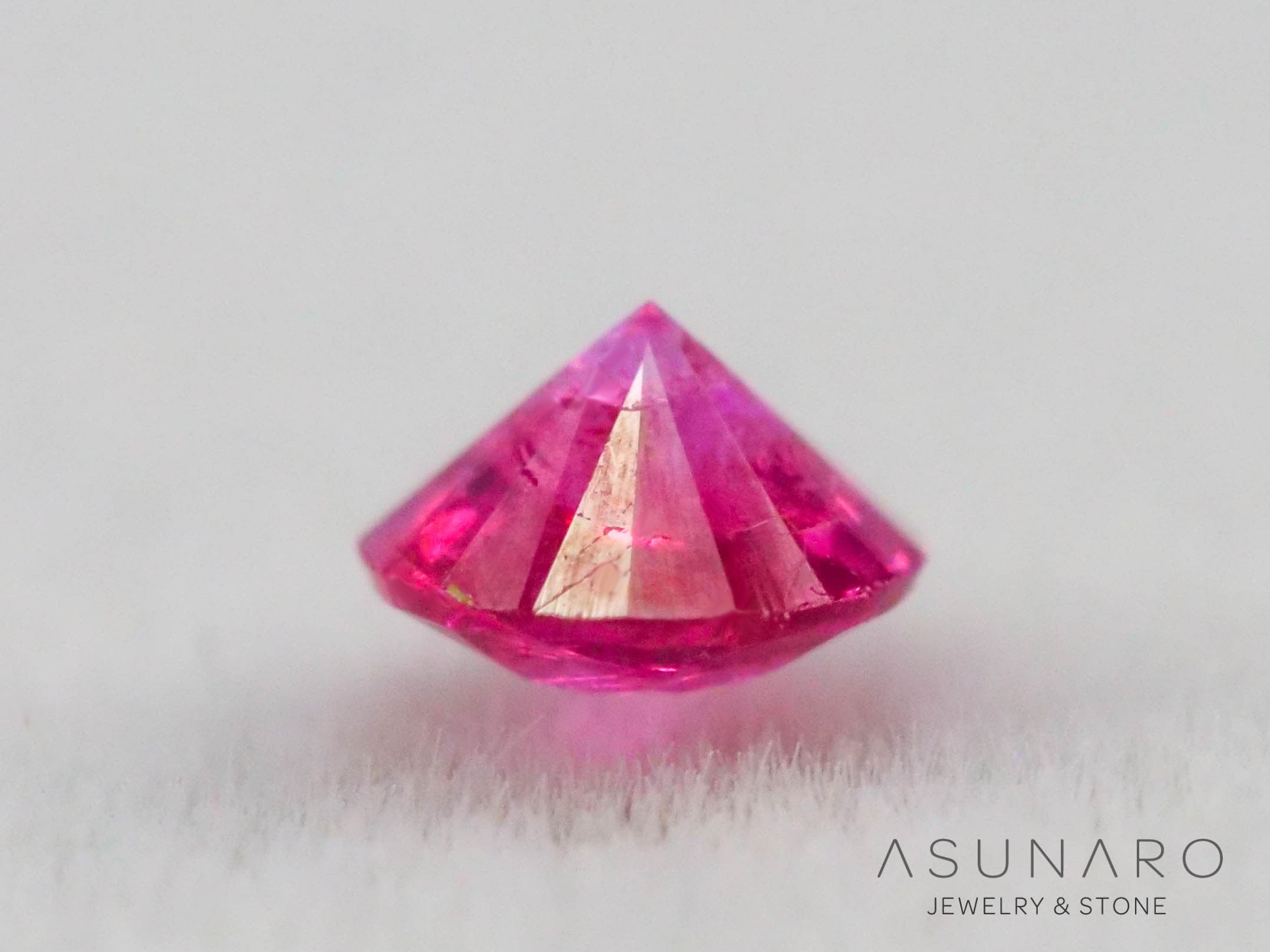 ジェダイスピネル 　ラウンドカット　ビルマ産　0.13ct　【260716-3448】