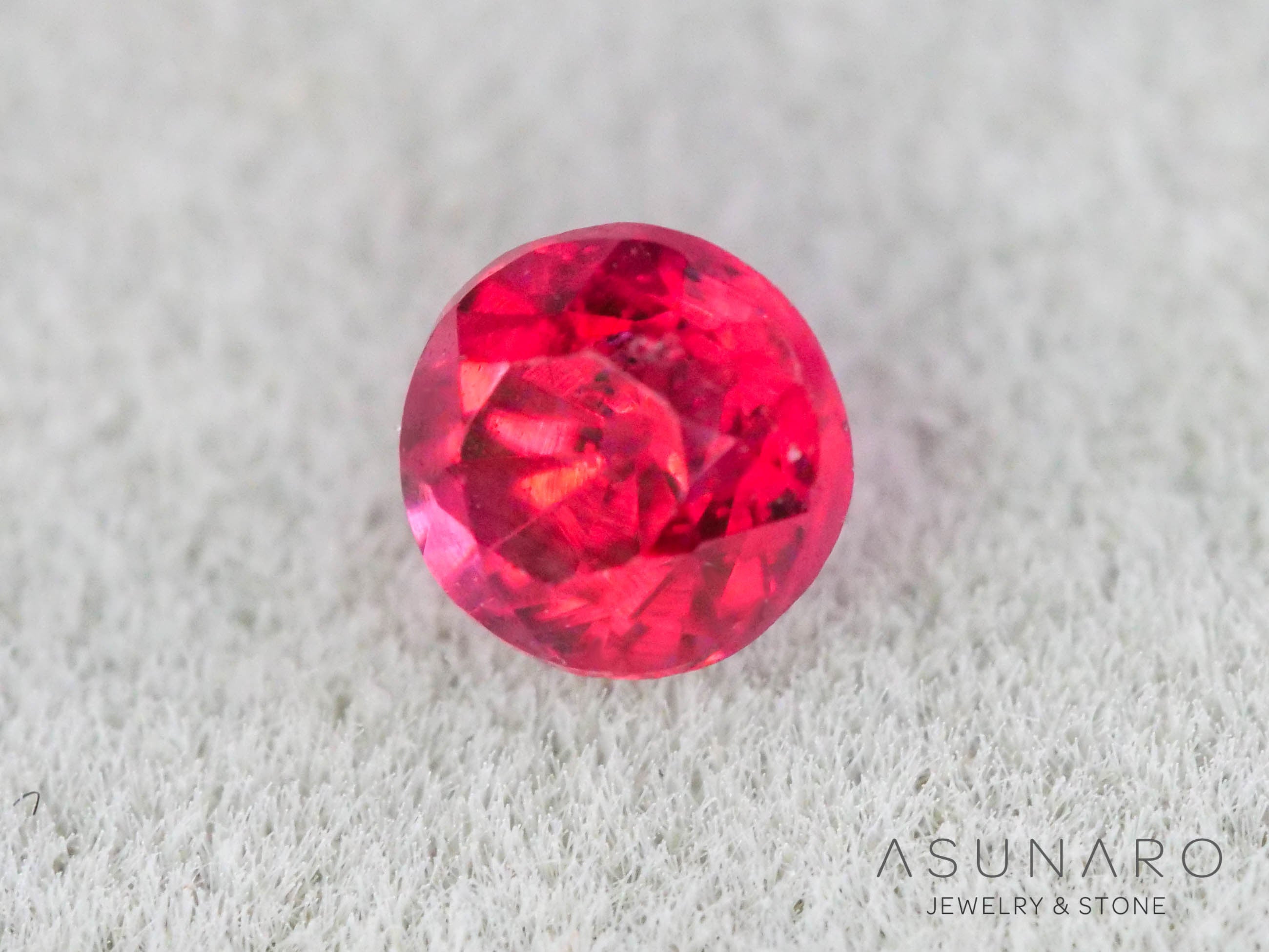 ジェダイスピネル 　ラウンドカット　ビルマ産　0.16ct　【260716-3449】
