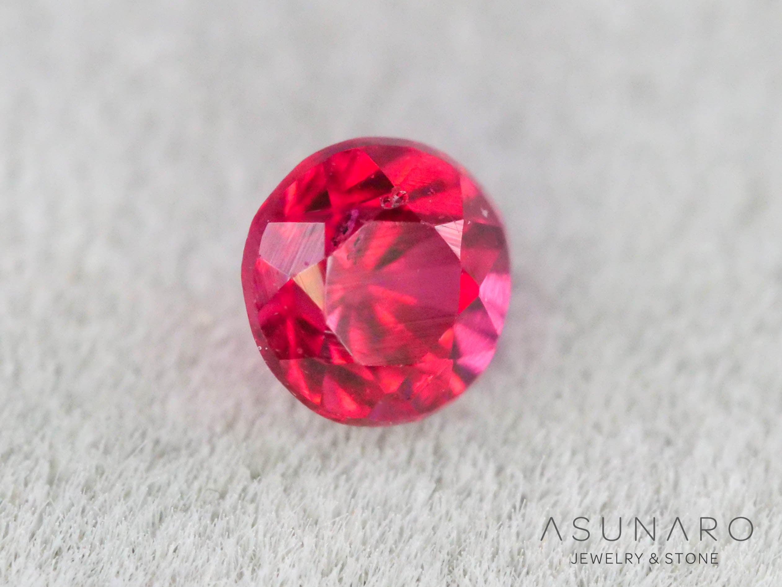 ジェダイスピネル 　ラウンドカット　ビルマ産　0.16ct　【260716-3449】