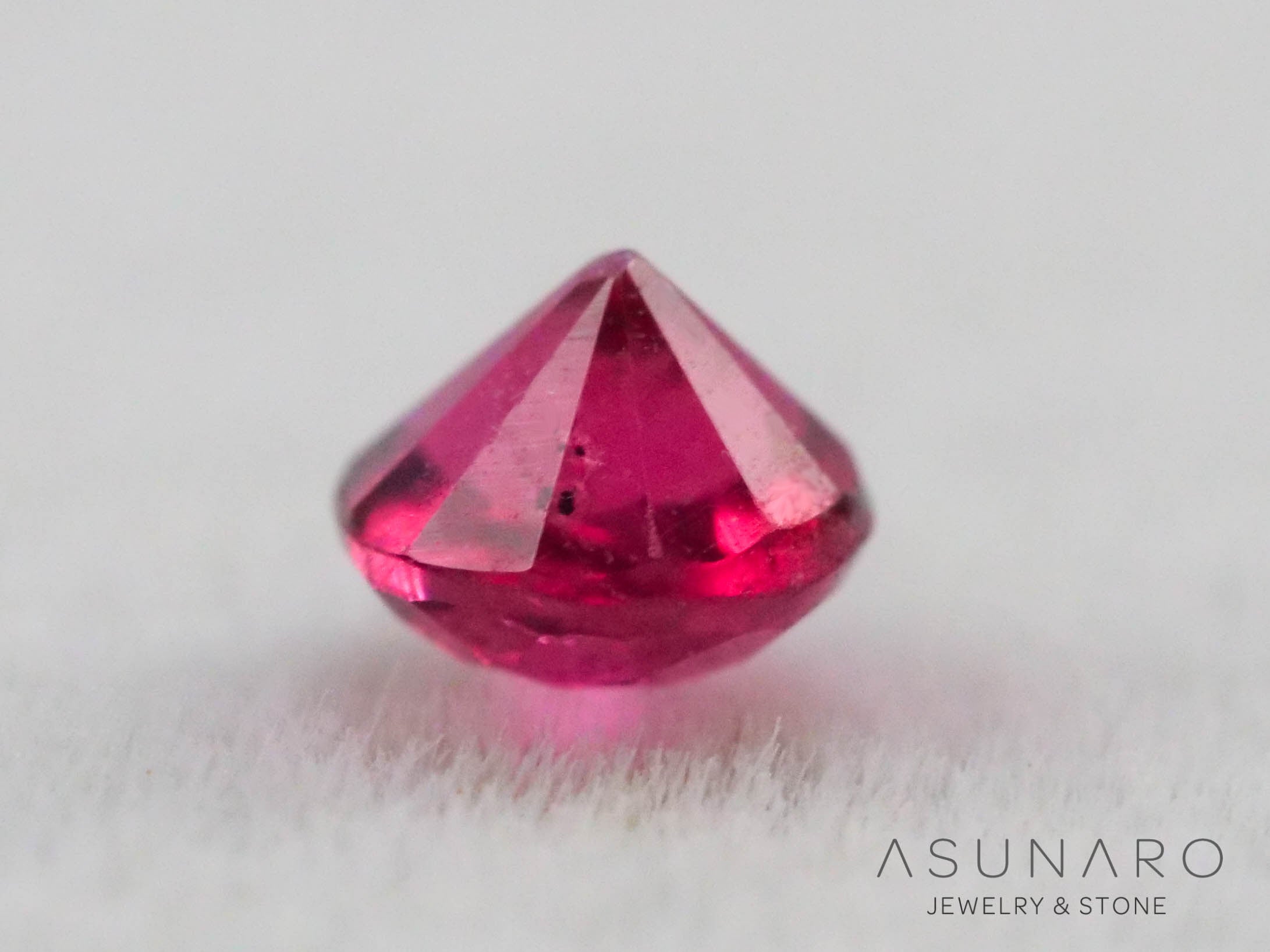 ジェダイスピネル 　ラウンドカット　ビルマ産　0.16ct　【260716-3449】