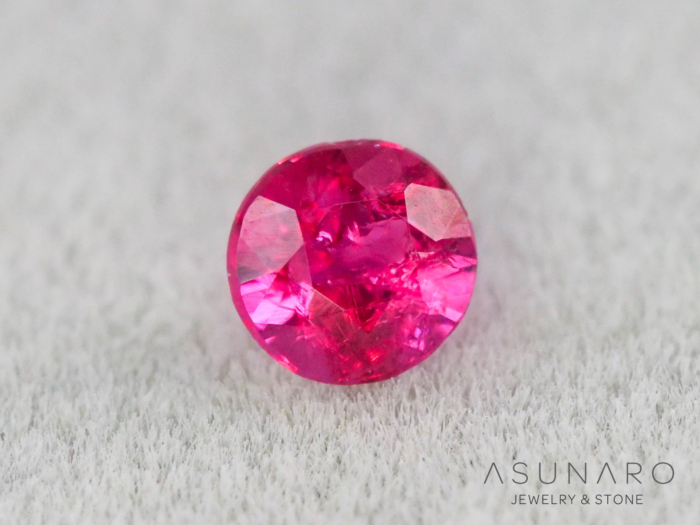 ジェダイスピネル 　ラウンドカット　ビルマ産　0.14ct　【260716-3450】