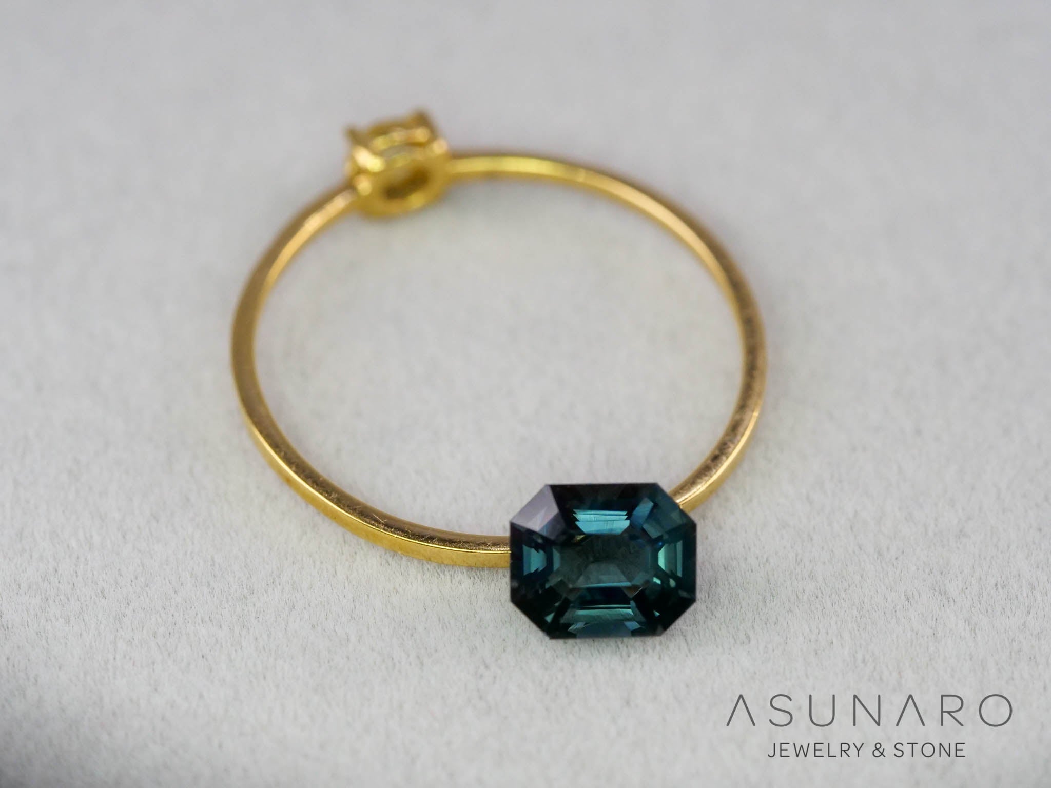 ティールブルースピネル 　エメラルドカット　スリランカ産　0.90ct　【260817-3451】