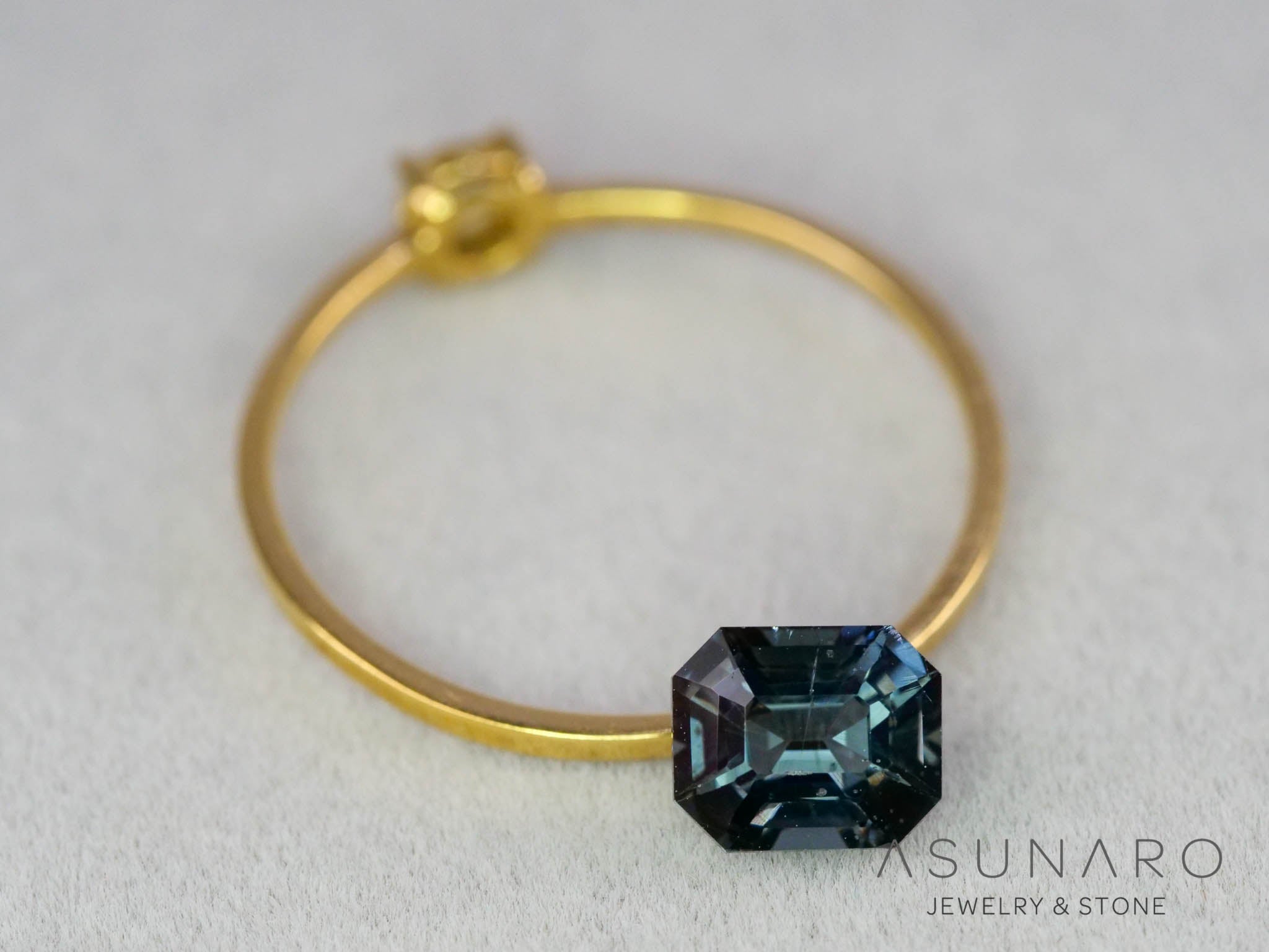 ティールブルースピネルスピネル 　エメラルドカット　スリランカ産　0.96ct　【260817-3452】