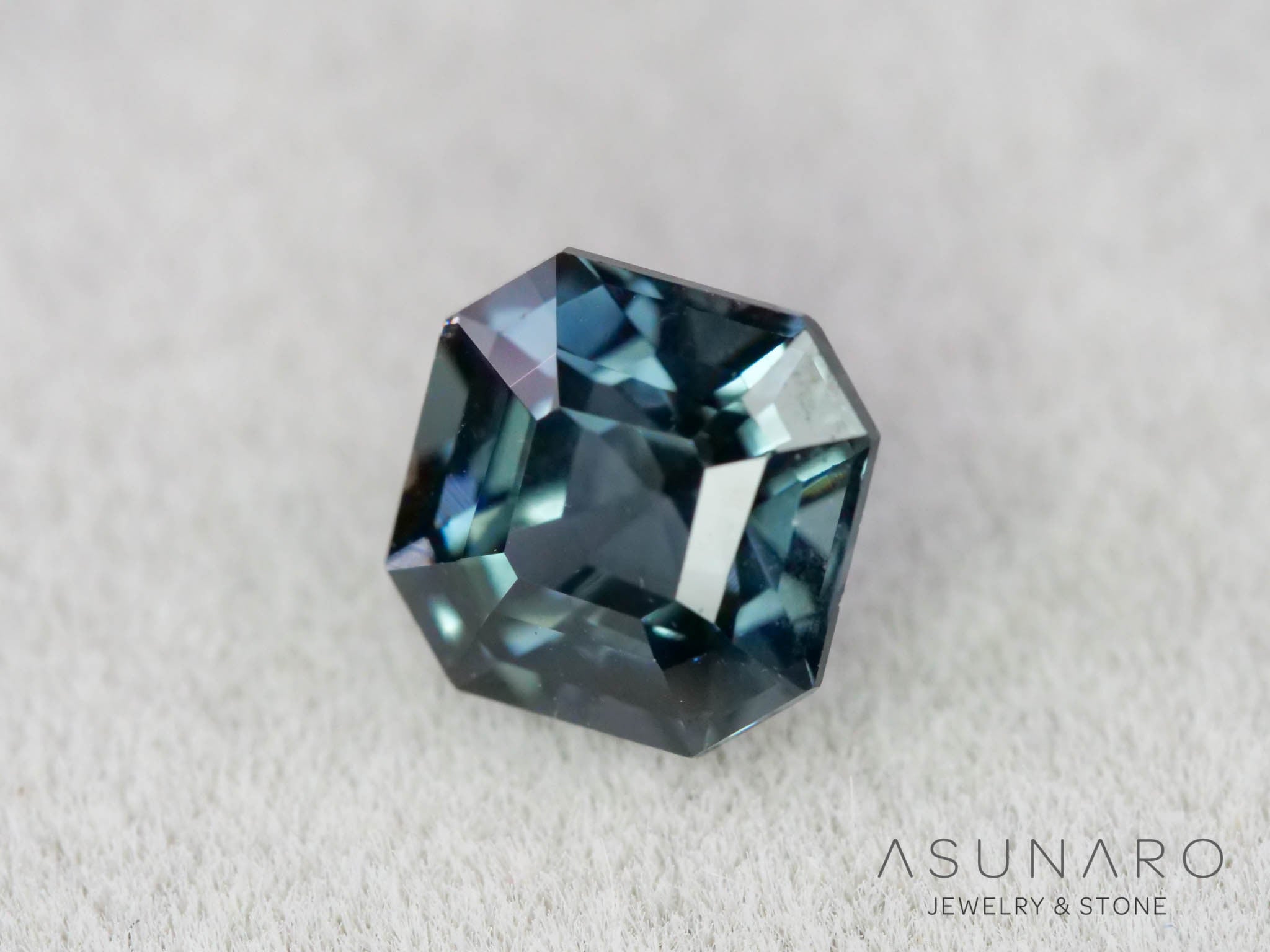 ティールブルースピネル 　エメラルドカット　スリランカ産　0.76ct　【260817-3453】