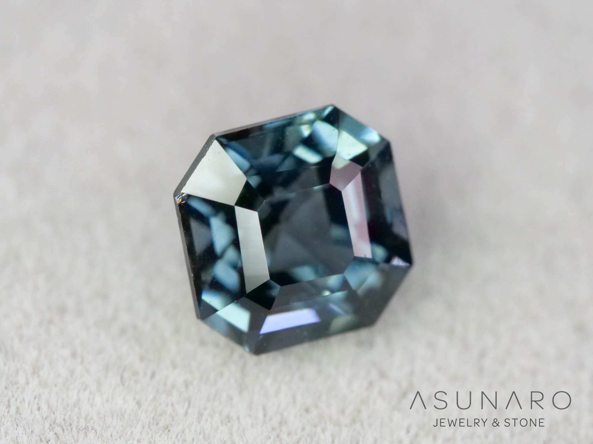ティールブルースピネル 　エメラルドカット　スリランカ産　0.76ct　【260817-3453】