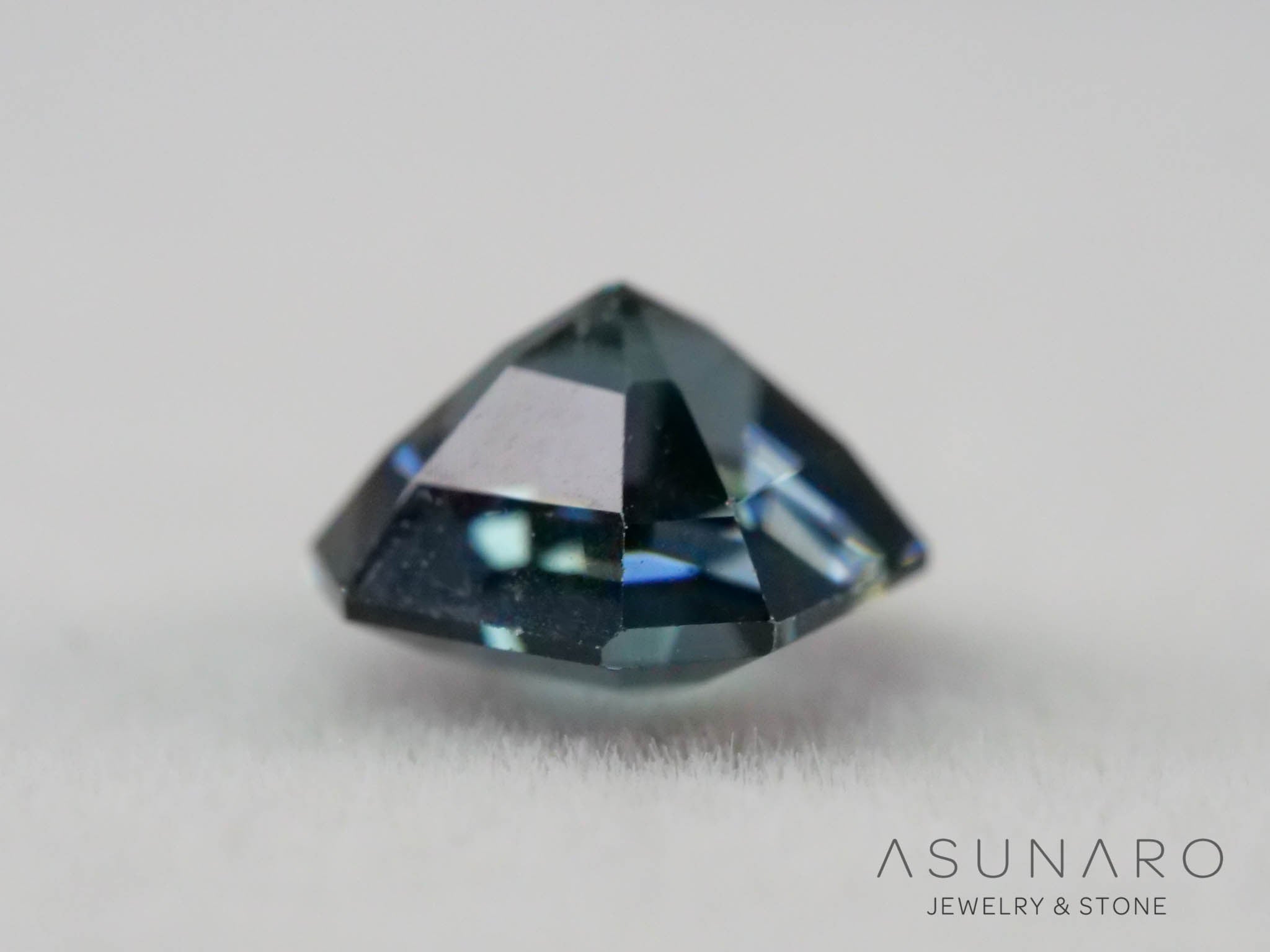ティールブルースピネル 　エメラルドカット　スリランカ産　0.76ct　【260817-3453】