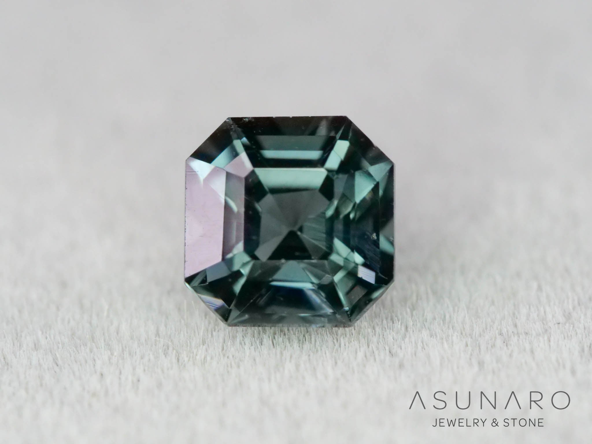 ティールブルースピネル 　エメラルドカット　スリランカ産　0.77ct　【260817-3454】