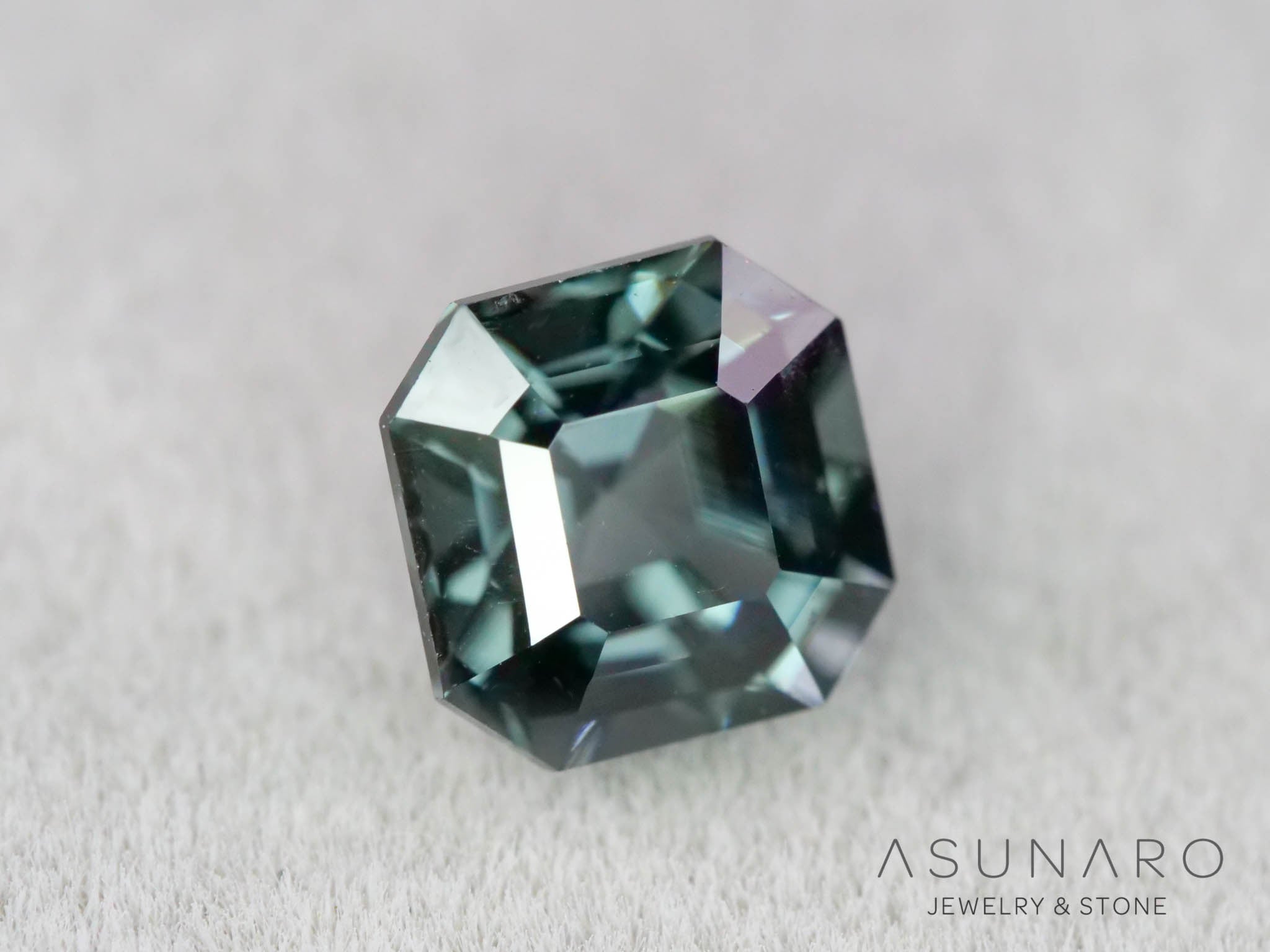 ティールブルースピネル 　エメラルドカット　スリランカ産　0.77ct　【260817-3454】