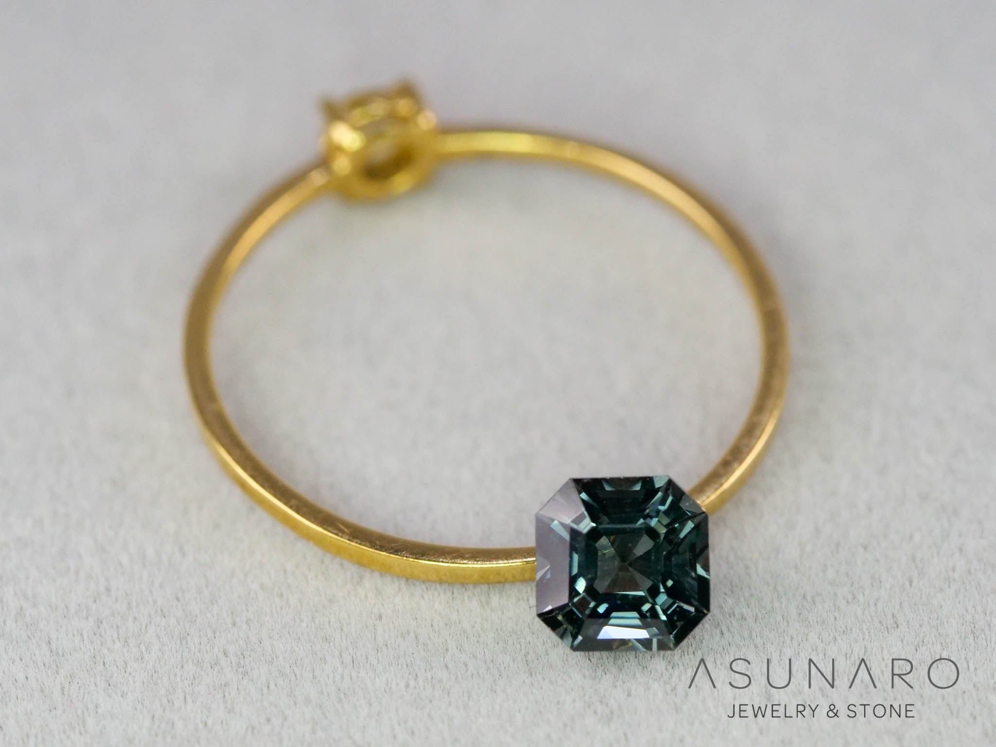 ティールブルースピネル 　エメラルドカット　スリランカ産　0.77ct　【260817-3454】