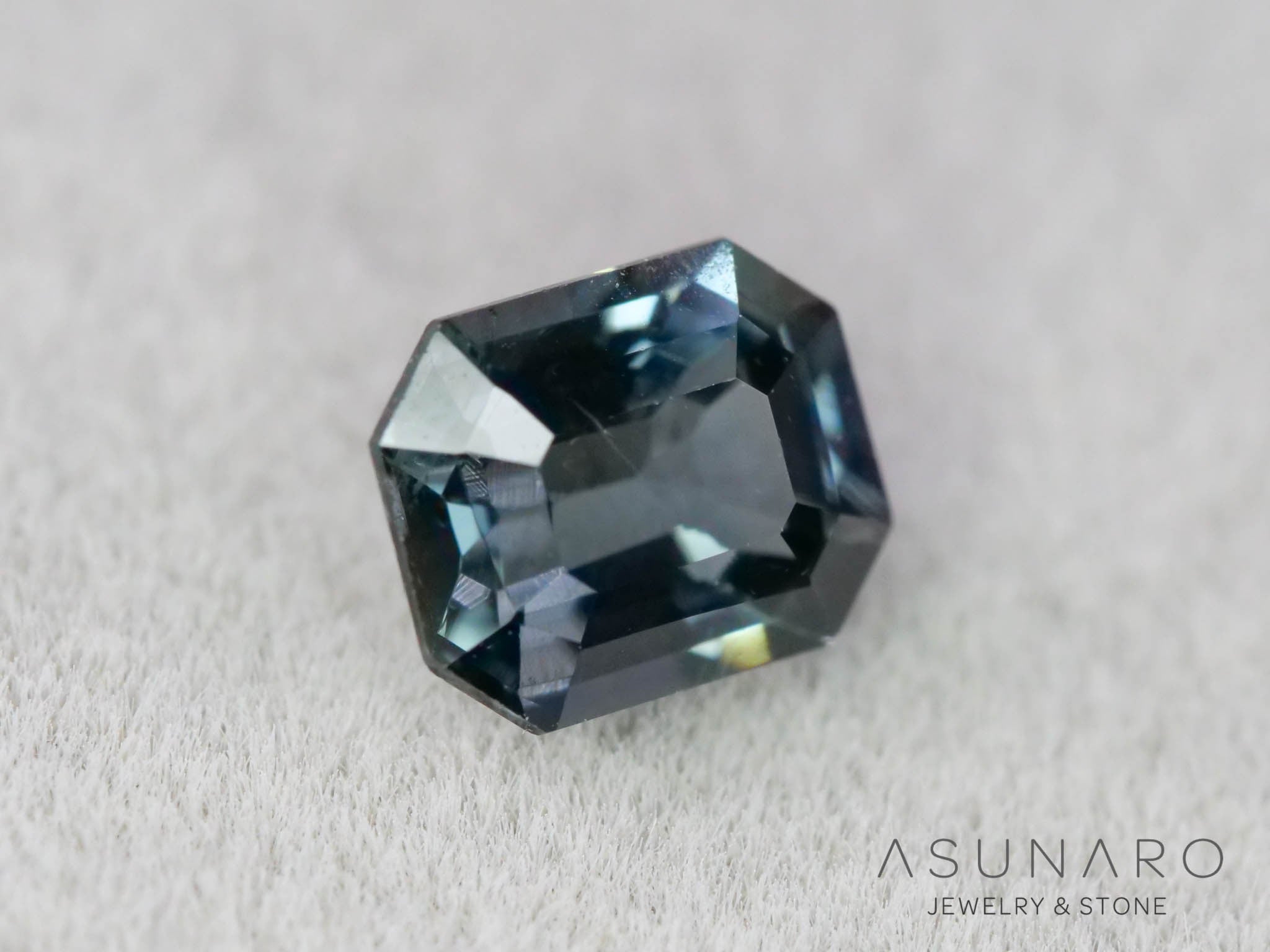 ティールブルースピネル 　エメラルドカット　スリランカ産　0.50ct　【260817-3455】