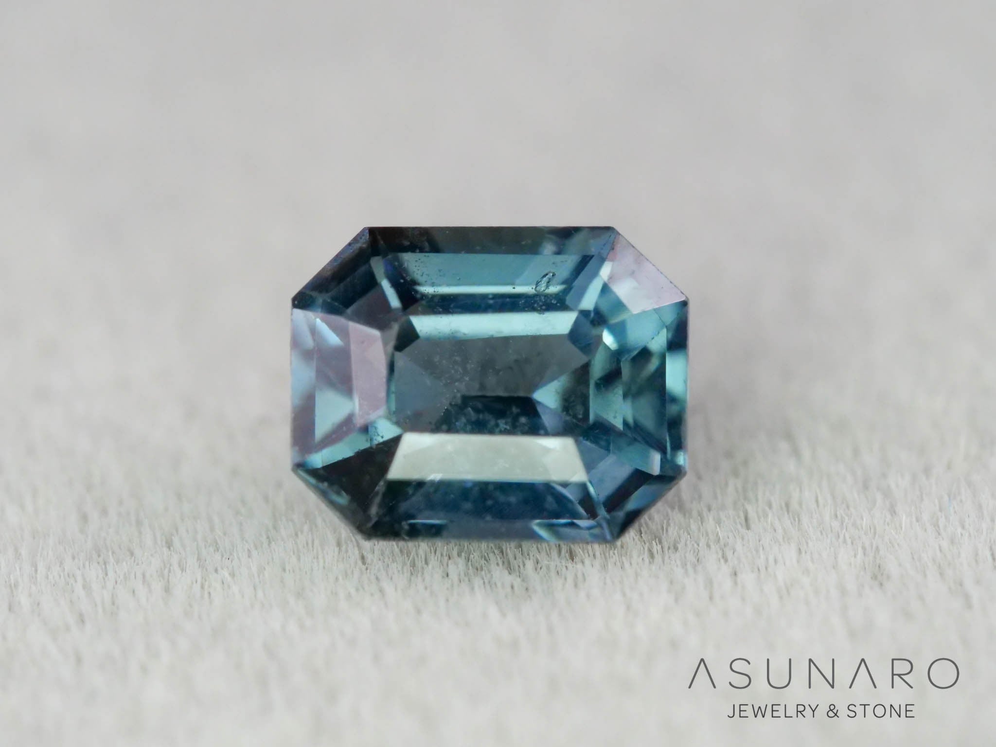 ティールブルースピネル 　エメラルドカット　スリランカ産　0.55ct　【260817-3456】