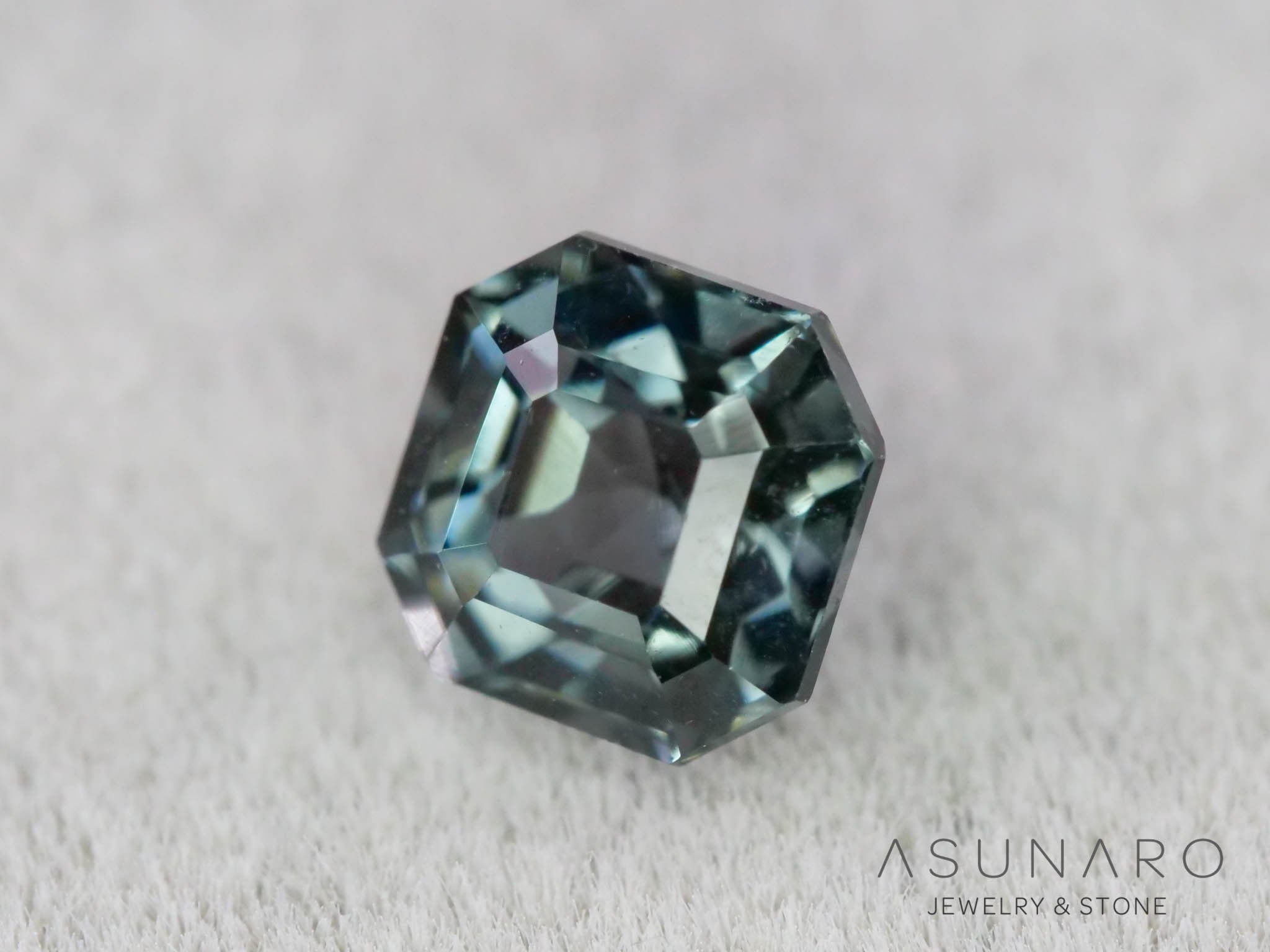 ティールブルースピネル 　エメラルドカット　スリランカ産　0.44ct　【260817-3457】