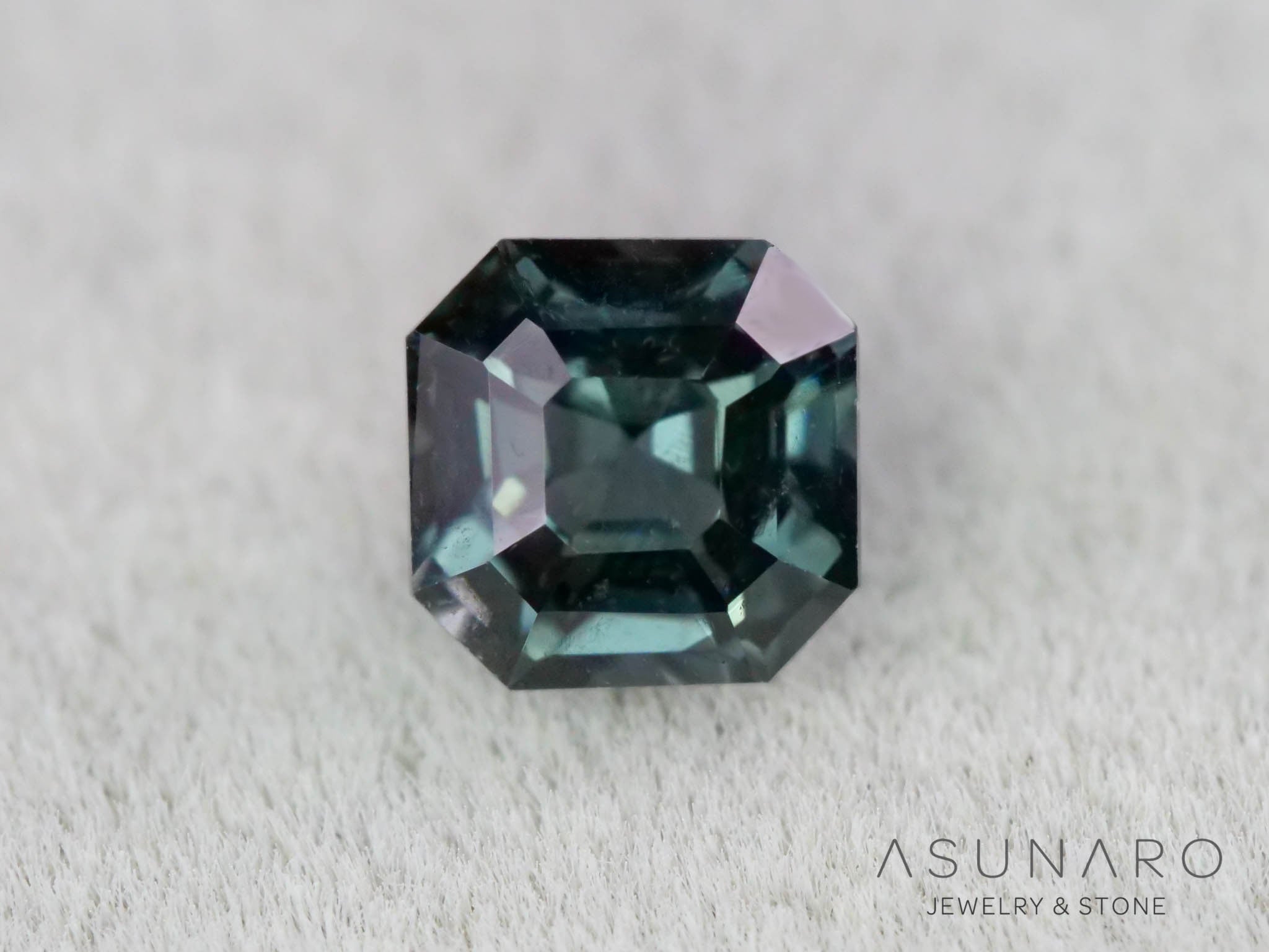 ティールブルースピネル 　エメラルドカット　スリランカ産　0.40ct　【260817-3459】
