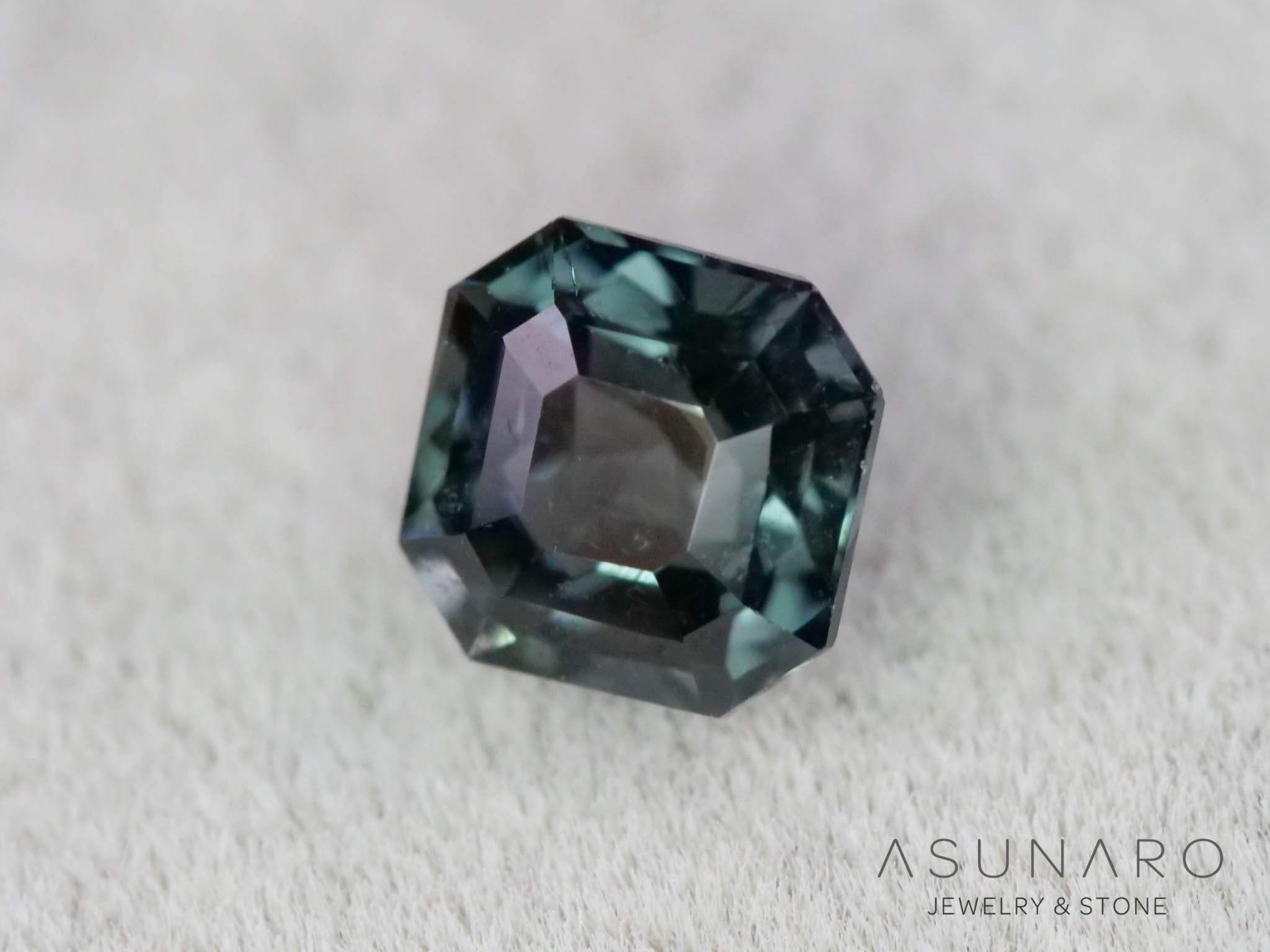 ティールブルースピネル 　エメラルドカット　スリランカ産　0.40ct　【260817-3459】