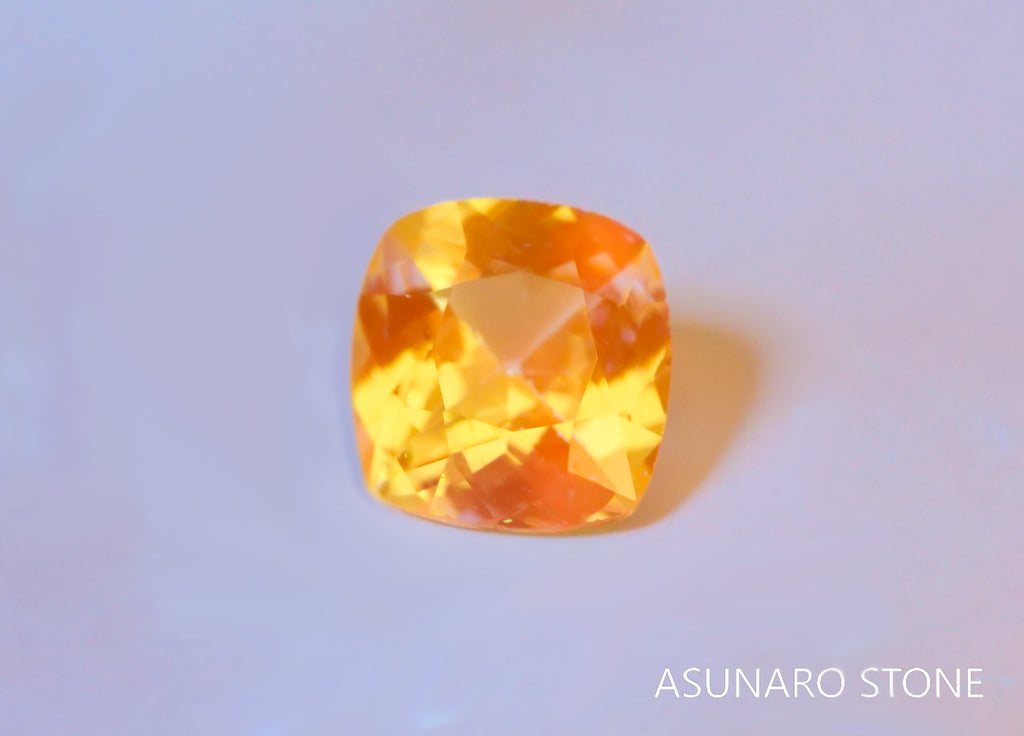 UVミントガーネット　タンザニア産　クッションカット　0.39ct　【220301-1376】