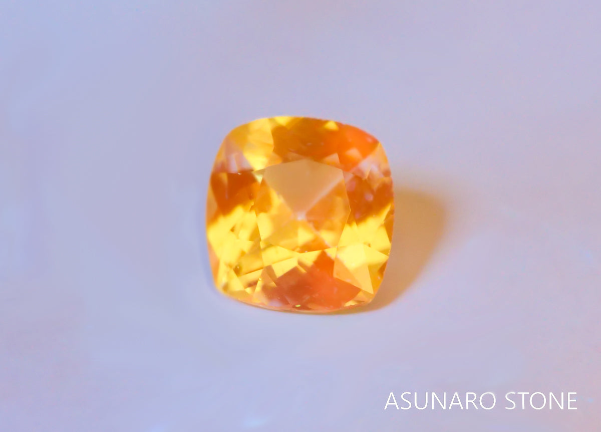 UVミントガーネット　タンザニア産　クッションカット　0.39ct　【220301-1376】