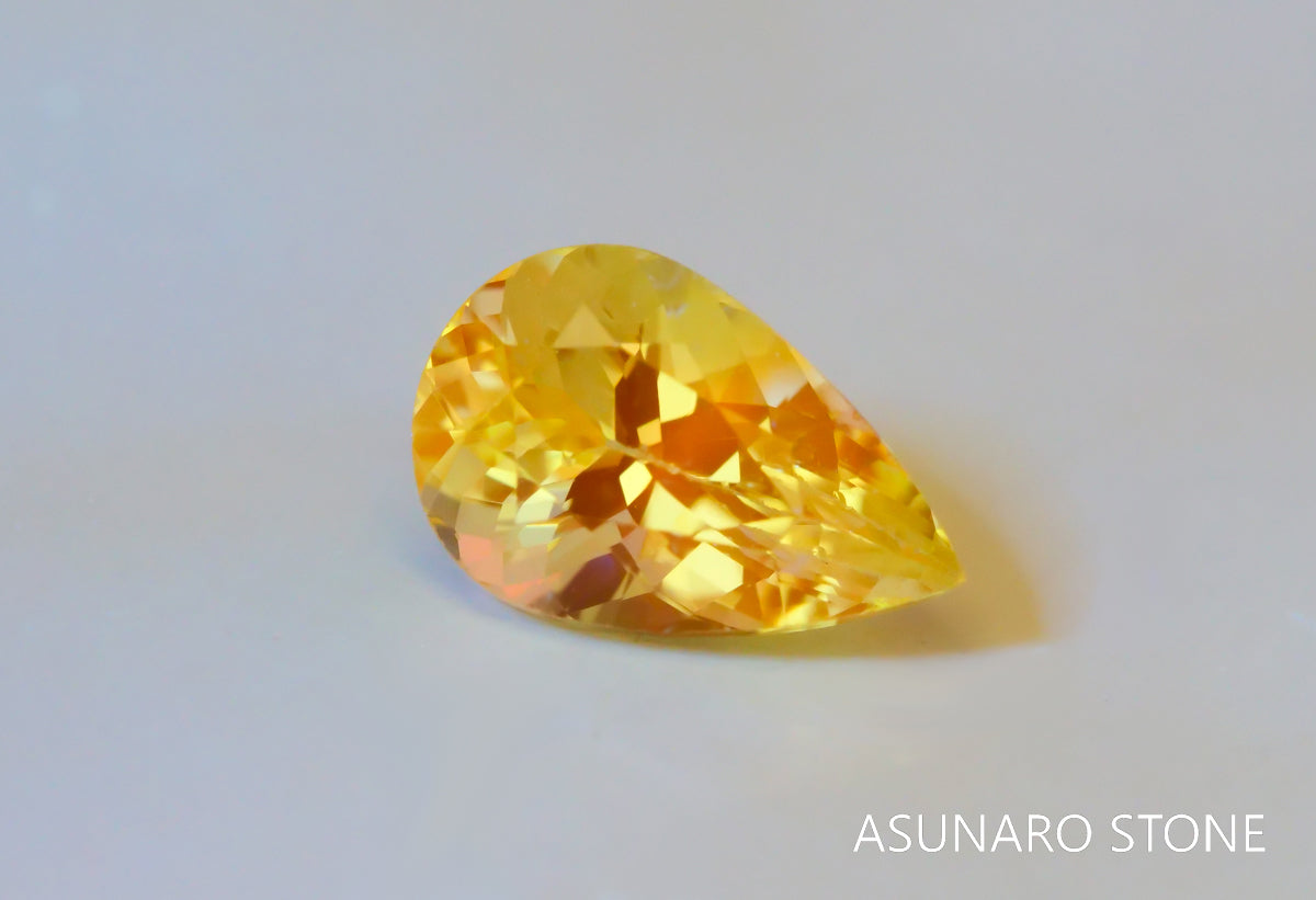 UVミントガーネット　タンザニア産　ペアシェイプ　0.61ct　【220301-1378】