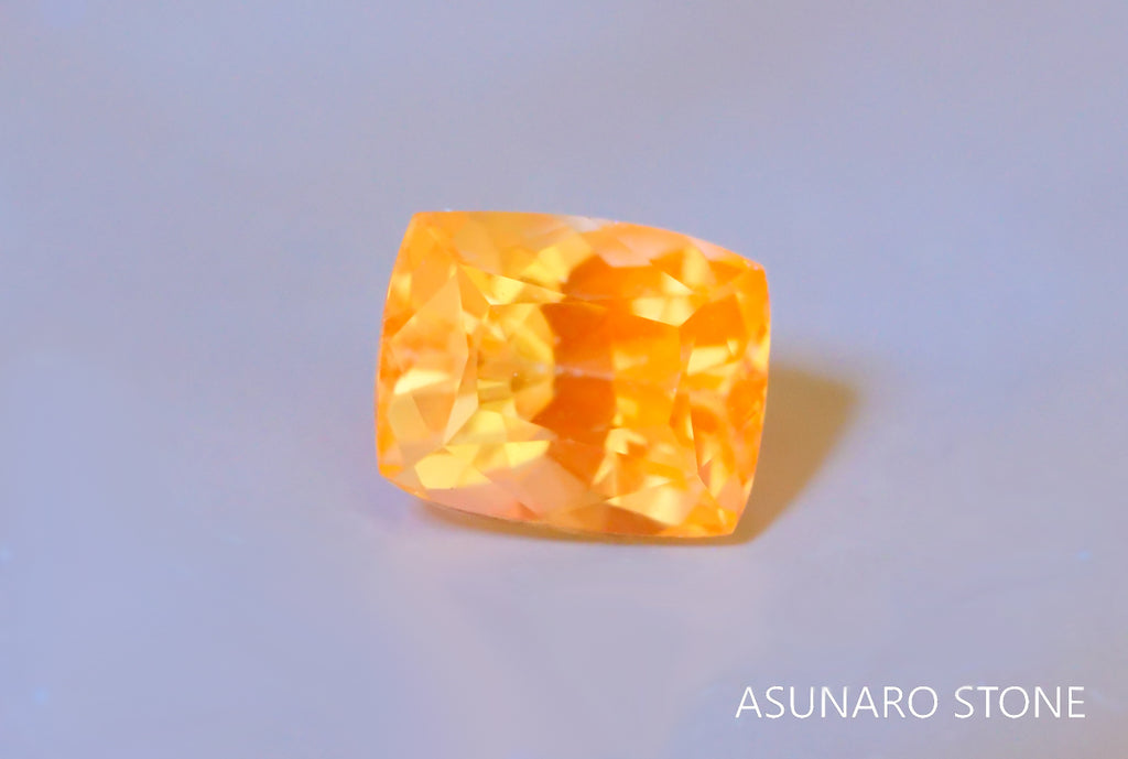 UVミントガーネット　タンザニア産　クッションカット　0.64ct　【220301-1379】