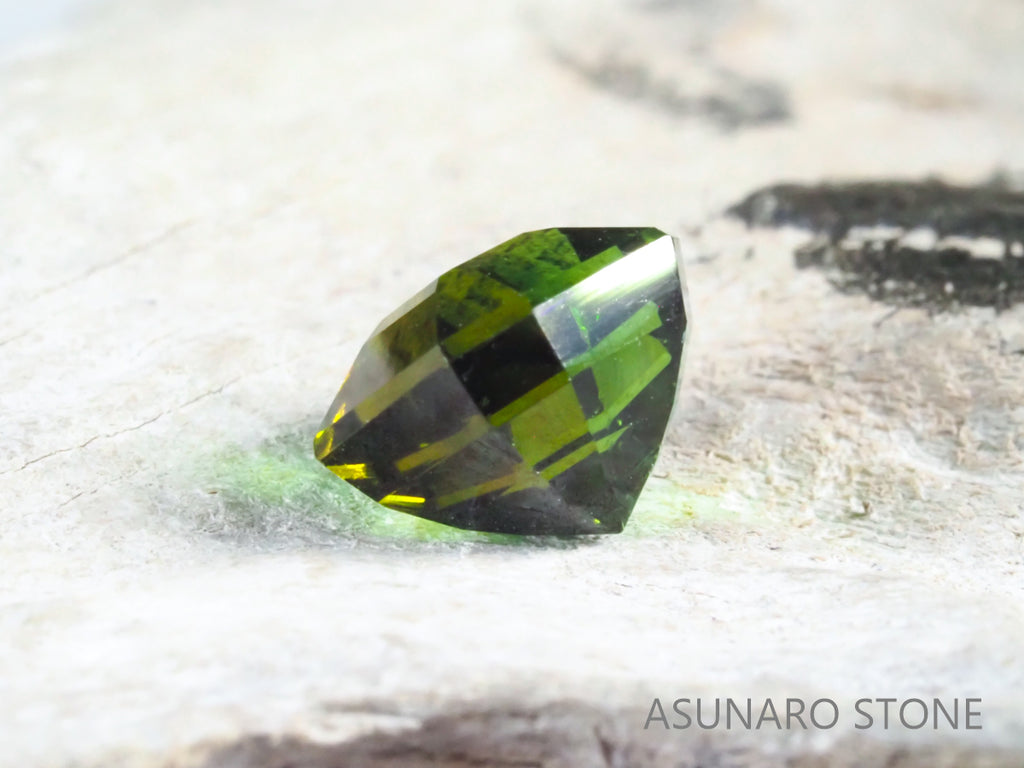 グリーントルマリン アッシャーカット アフガニスタン産 0.97ct【tm21050278】