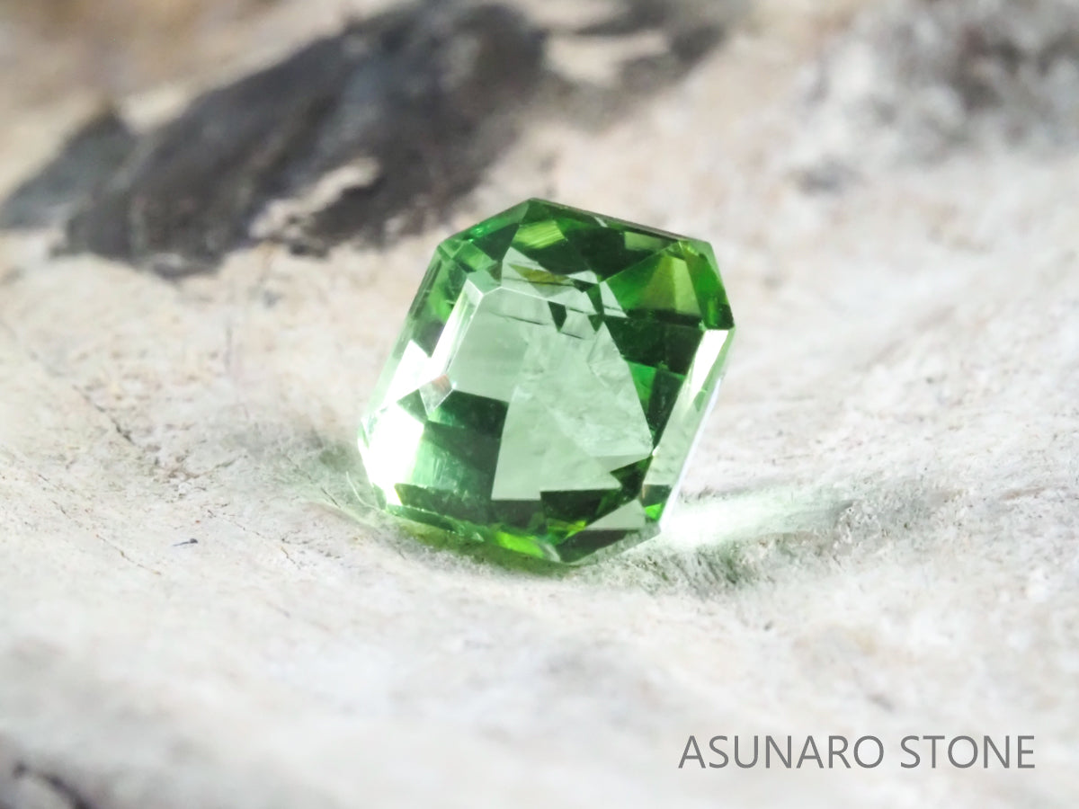 ミントカラートルマリン アッシャーカット アフガニスタン産 0.97ct【tm21050276】