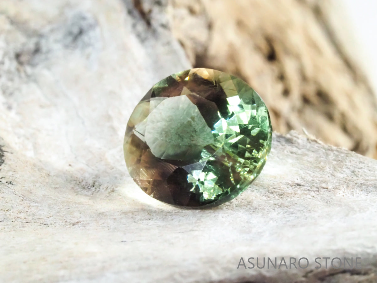 バイカラーオレゴンサンストーン オーバルカット アメリカ産 3.01ct