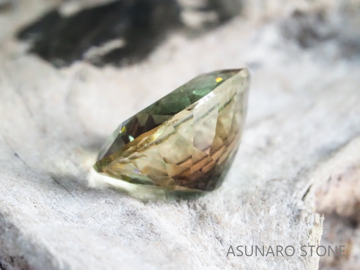 バイカラーオレゴンサンストーン  オーバルカット アメリカ産 3.01ct【os210621-281】