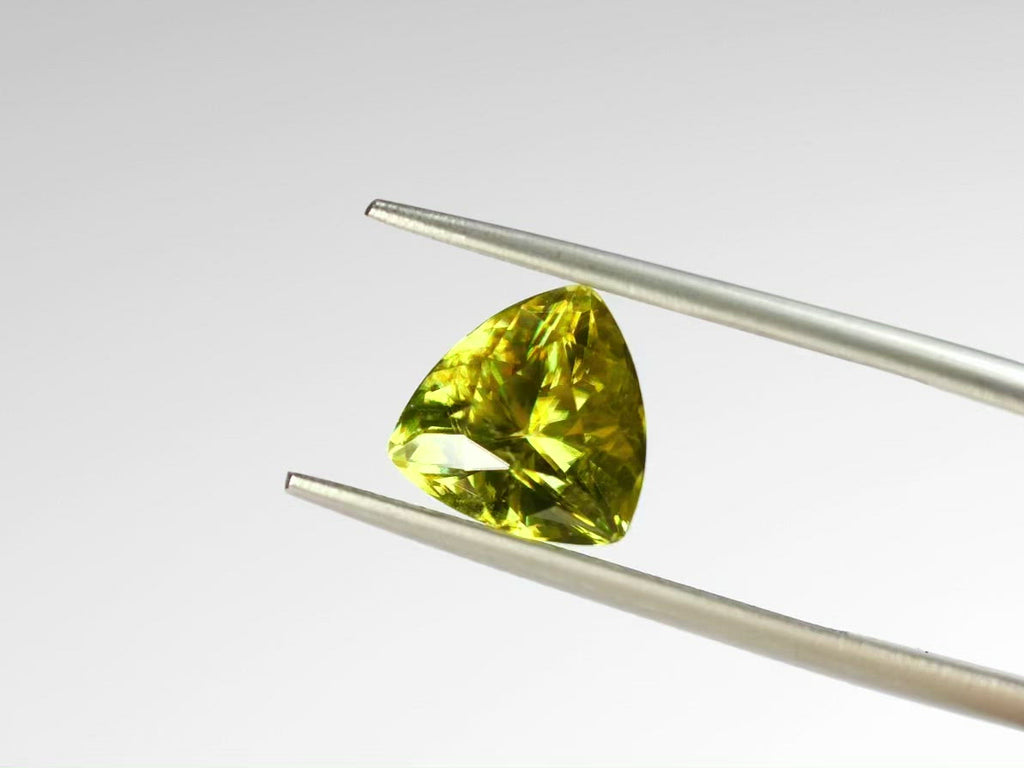 スフェーン トリリアントカット マダガスカル産 2.47ct【sp210617-304】