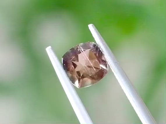 バイカラーオレゴンサンストーン クッションカット アメリカ産 0.83ct【os210605-0288】