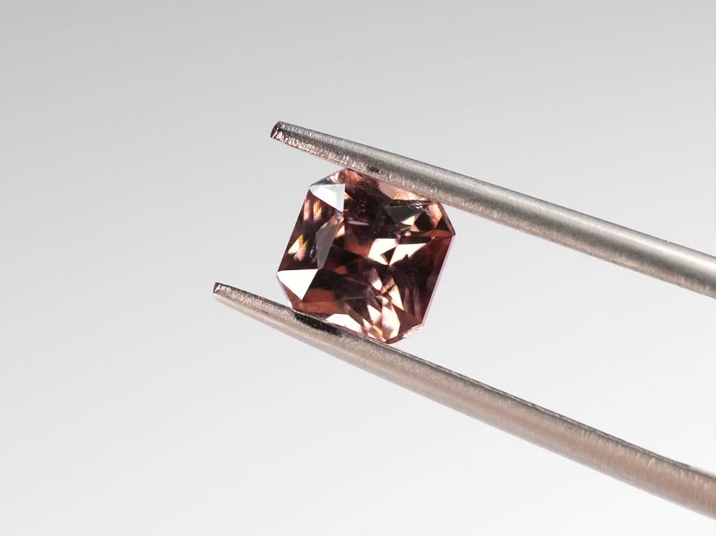 ピンクジルコン クッションカット タンザニア産 1.63ct【pz210616-302】