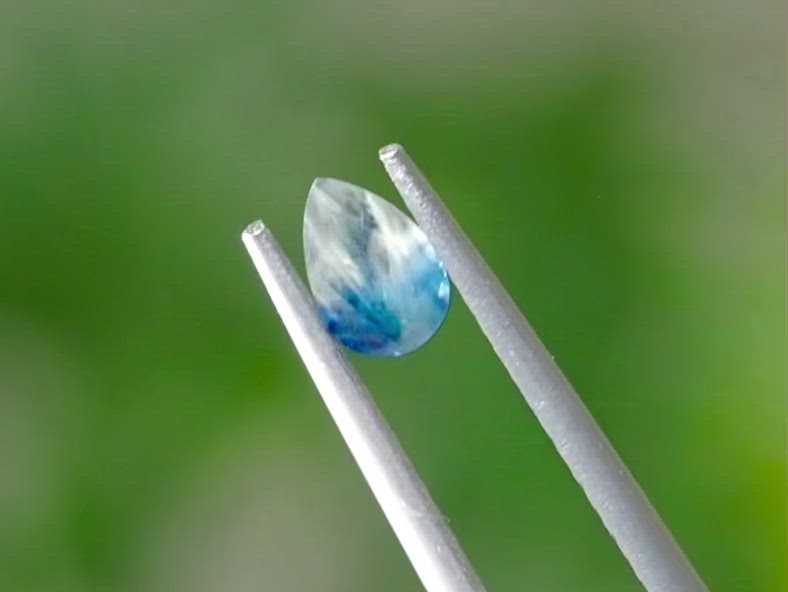 バイカラーサファイア ペアシェイプカット オーストラリア産 0.56ct【tm210605-0350】