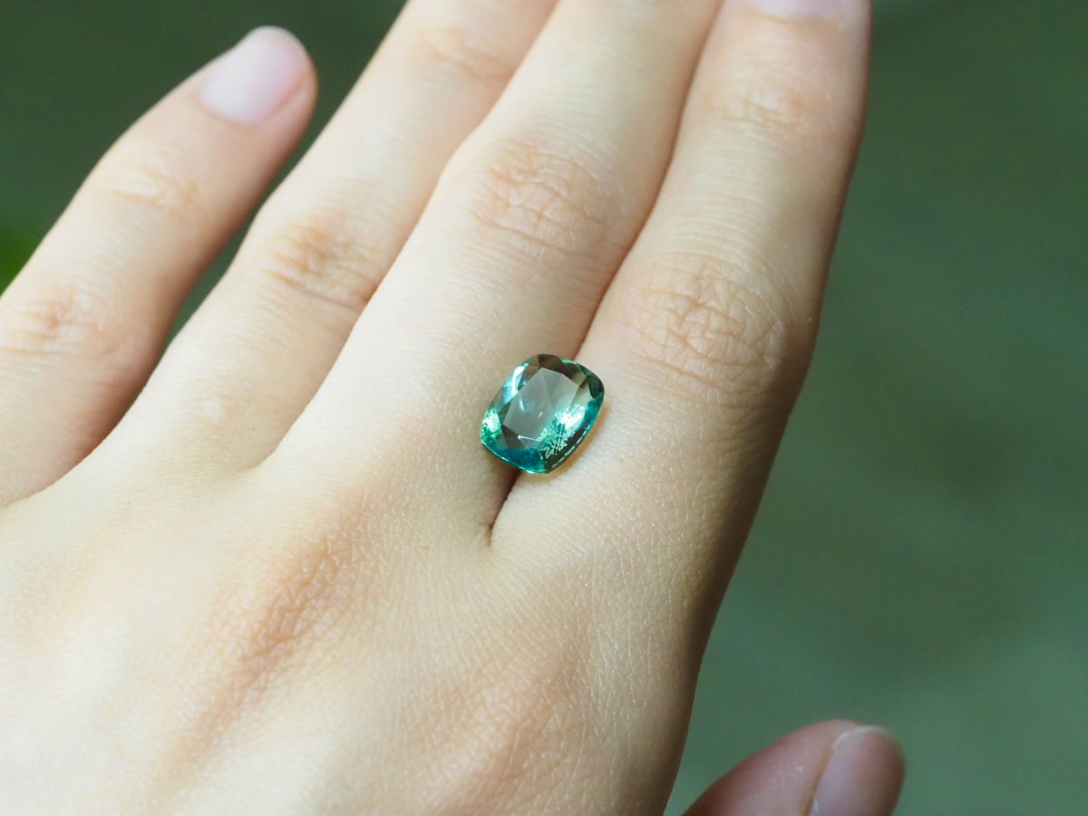 フローライト クッションカット イギリス・ロジャリー鉱山産 3.02ct