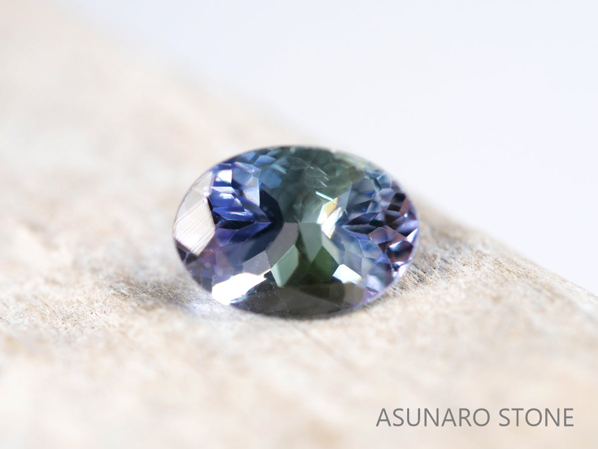 バイカラーゾイサイト オーバルカット タンザニア産 0.74ct【sp210609-357】