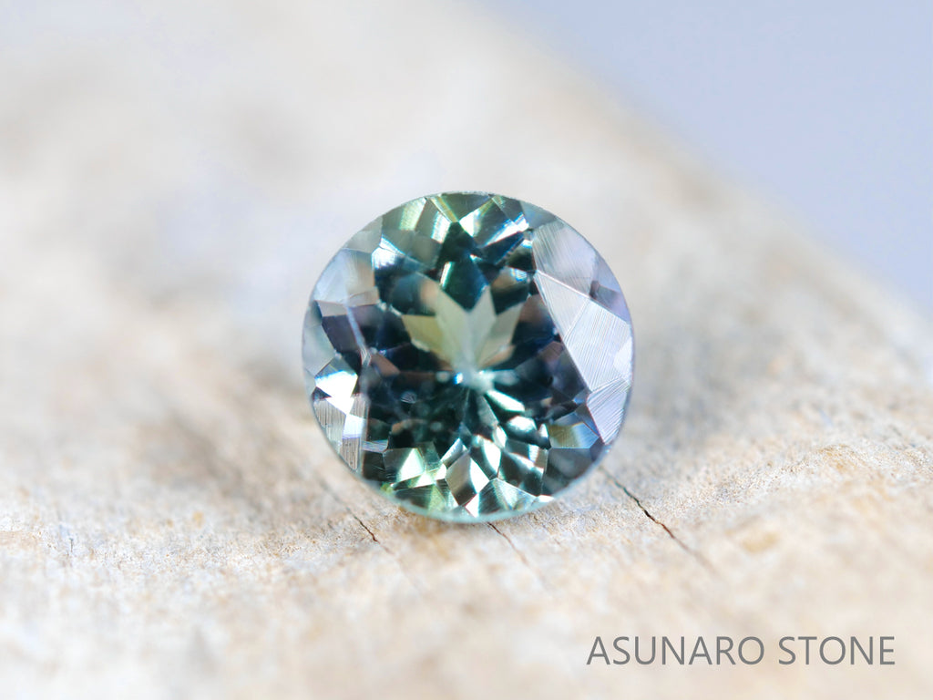 バイカラーゾイサイト ラウンドカット タンザニア産 0.66ct【sp210609-358】