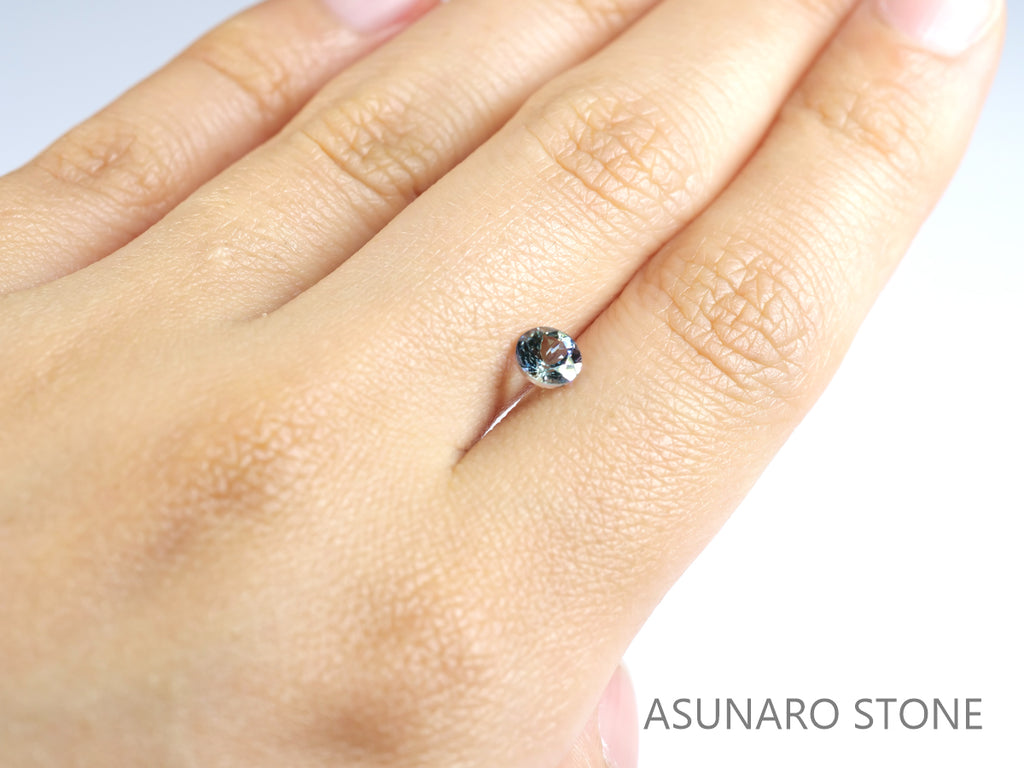 バイカラーゾイサイト ラウンドカット タンザニア産 0.66ct【sp210609-358】