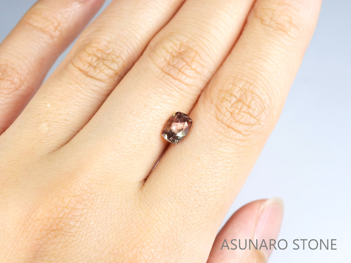 バイカラーオレゴンサンストーン クッションカット アメリカ産 1.00ct【os210618-322】