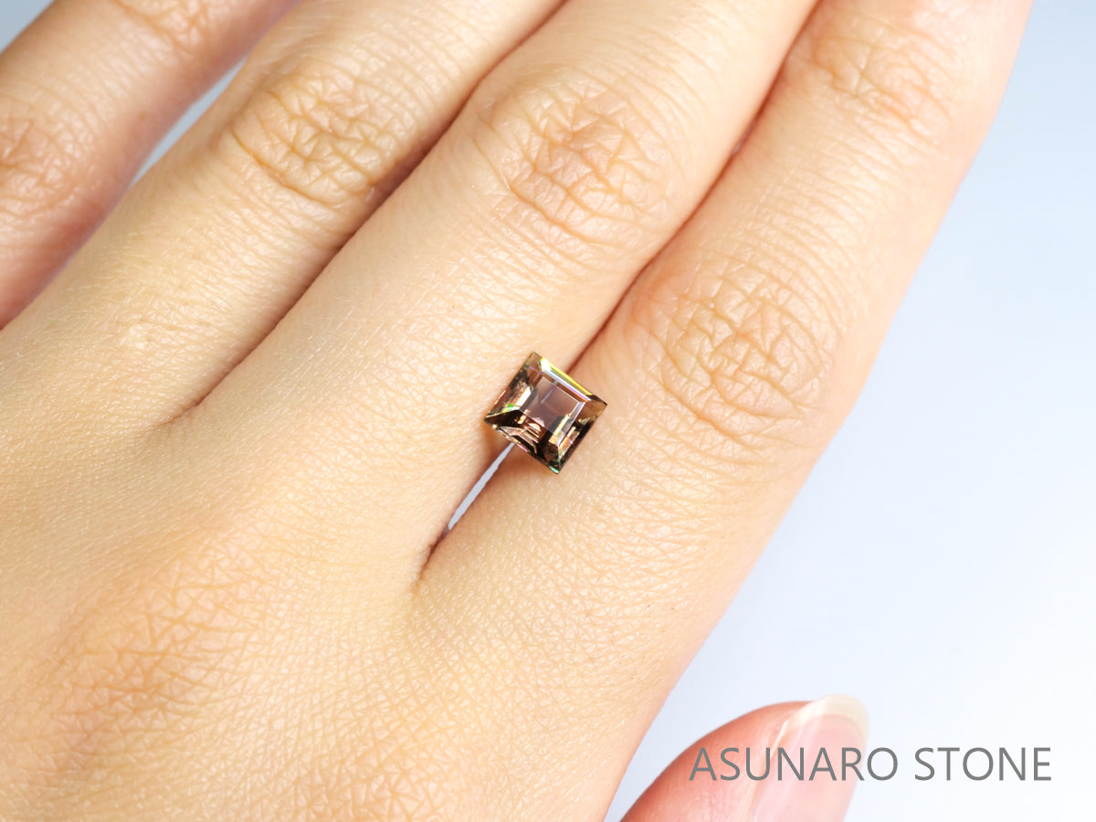 バイカラーオレゴンサンストーン スクエアカット アメリカ産 1.06ct【os210618-321】