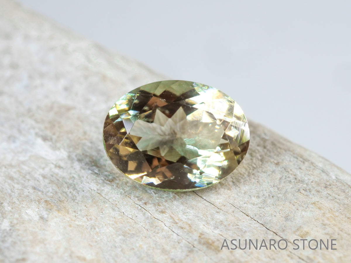 バイカラーオレゴンサンストーン オーバルカット アメリカ産 1.31ct【os210618-325】