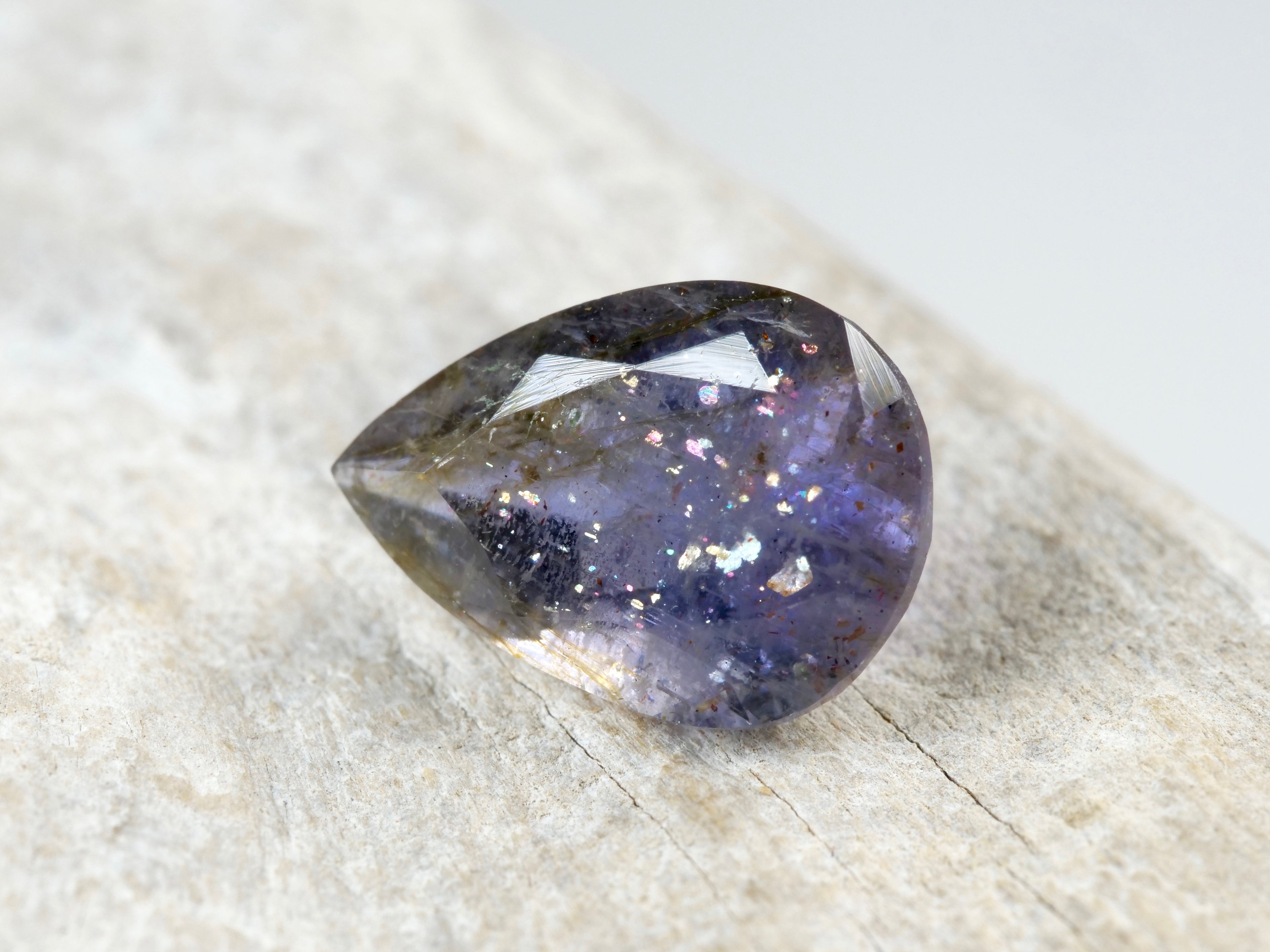 ブラッドショットアイオライト ペアシェイプカット インド産0.98ct【bs210702-384】