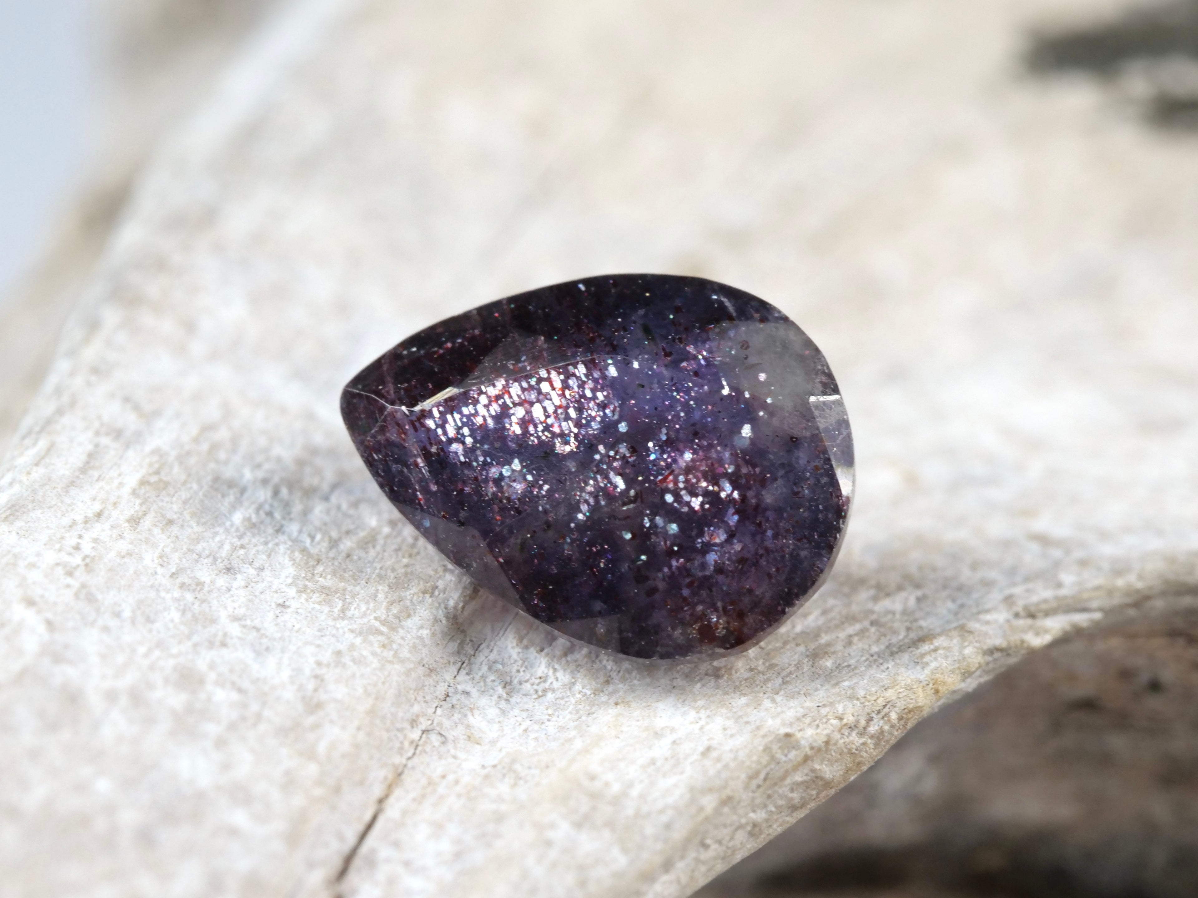 ブラッドショットアイオライト ペアシェイプカット インド産1.51ct【bs210702-388】