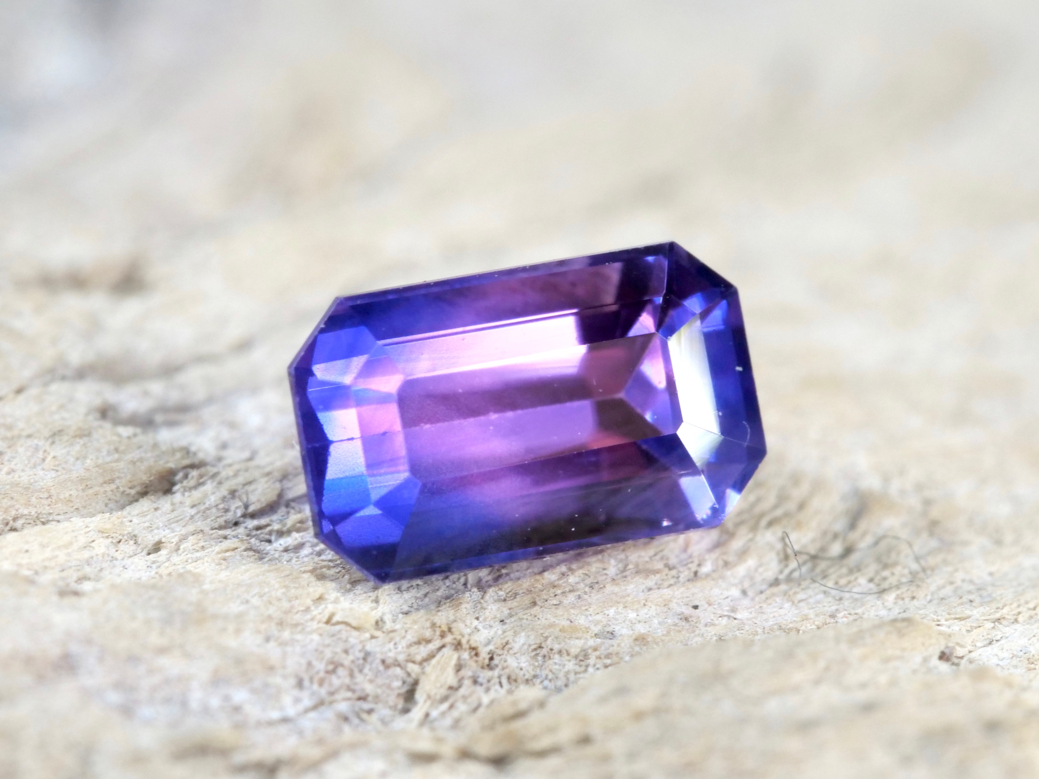 バイカラーサファイア エメラルドカット スリランカ産0.45ct【bs210703-426】