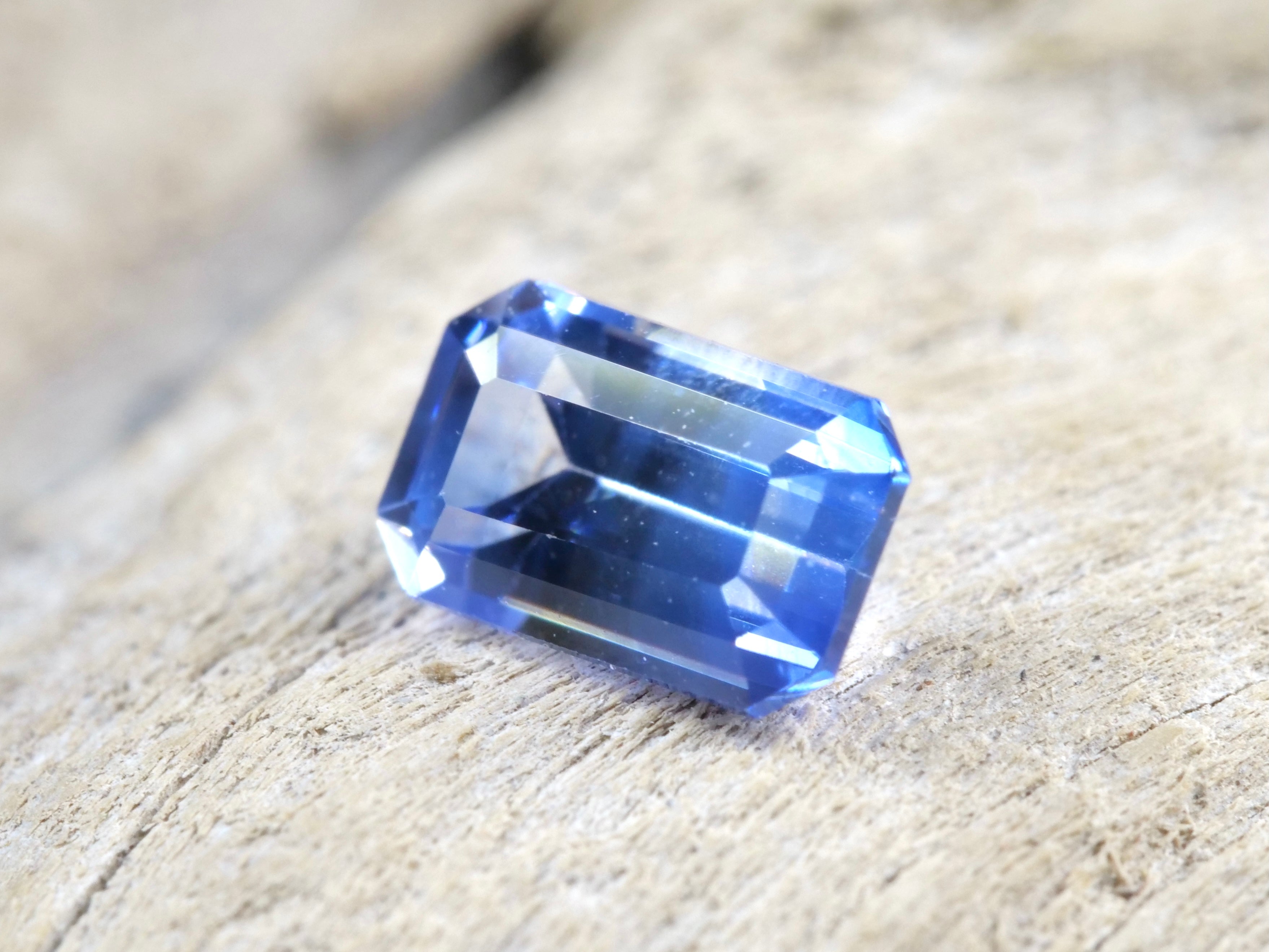 バイカラーサファイア エメラルドカット スリランカ産0.38ct【bs210703-428】