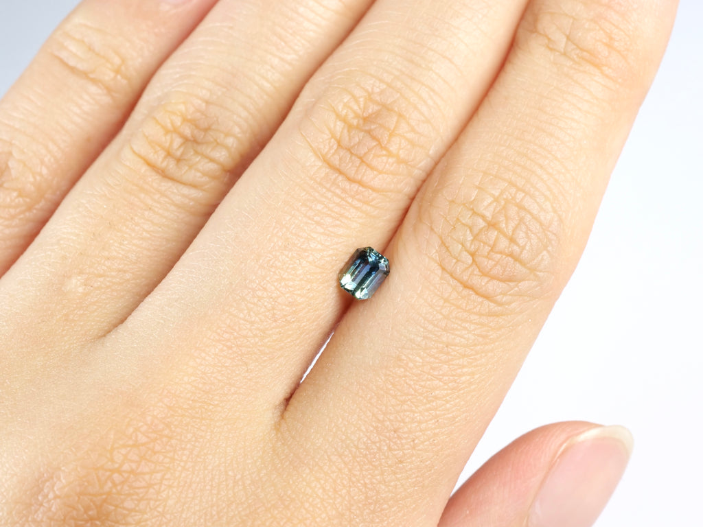 バイカラーサファイア エメラルドカット スリランカ産0.60ct【bs210703-429】