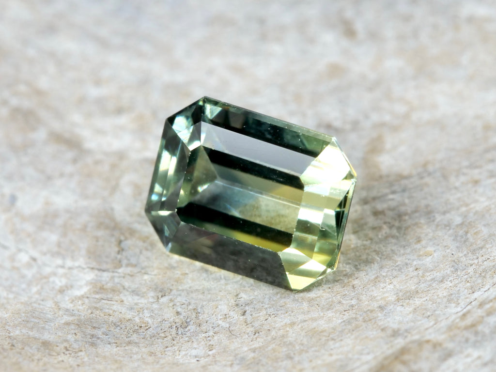 バイカラーサファイア エメラルドカット スリランカ産0.57ct【bs210703-430】