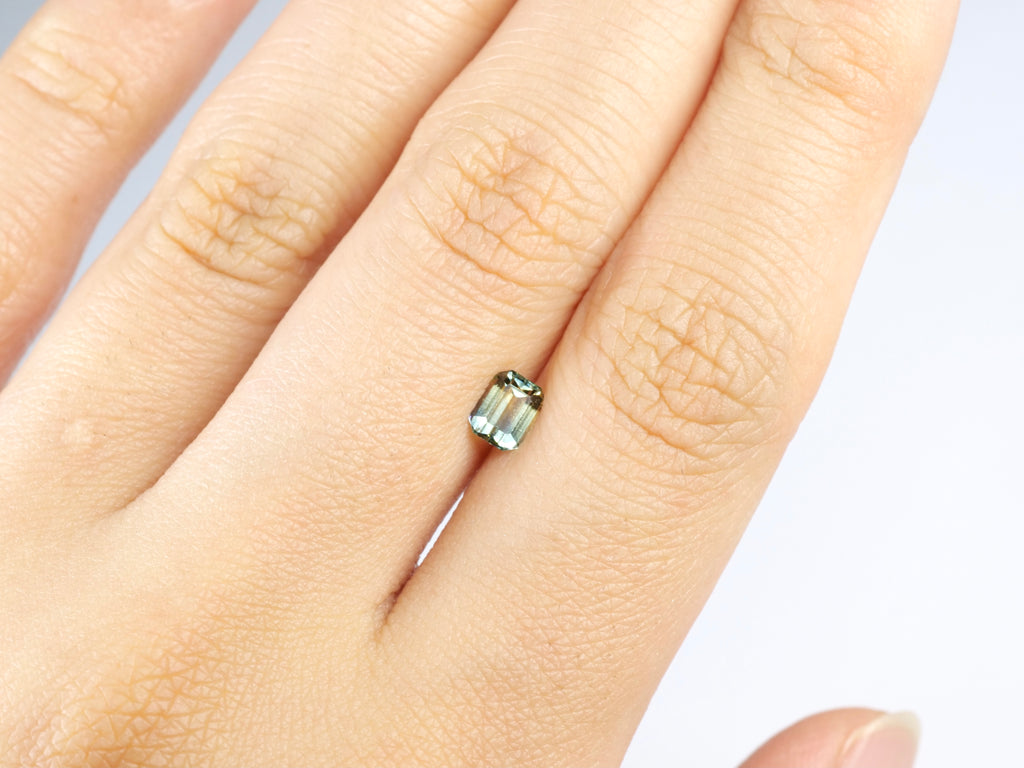 バイカラーサファイア エメラルドカット スリランカ産0.57ct【bs210703-430】