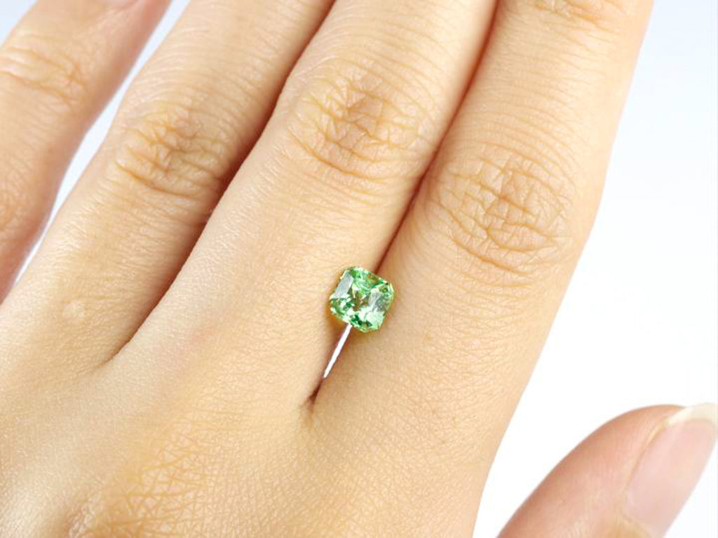 シーフォームカラートルマリン アッシャーカット アフガニスタン産1.01ct【tm210731-370】